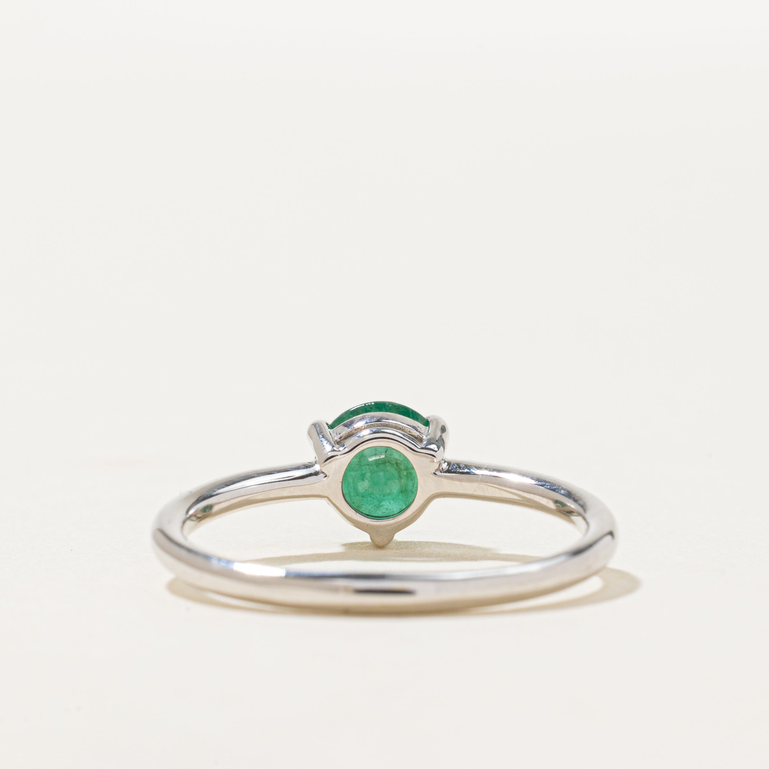 Bague émeraude et diamants | 0,75 ct, 0,07 ct au total | Taille 7,25
