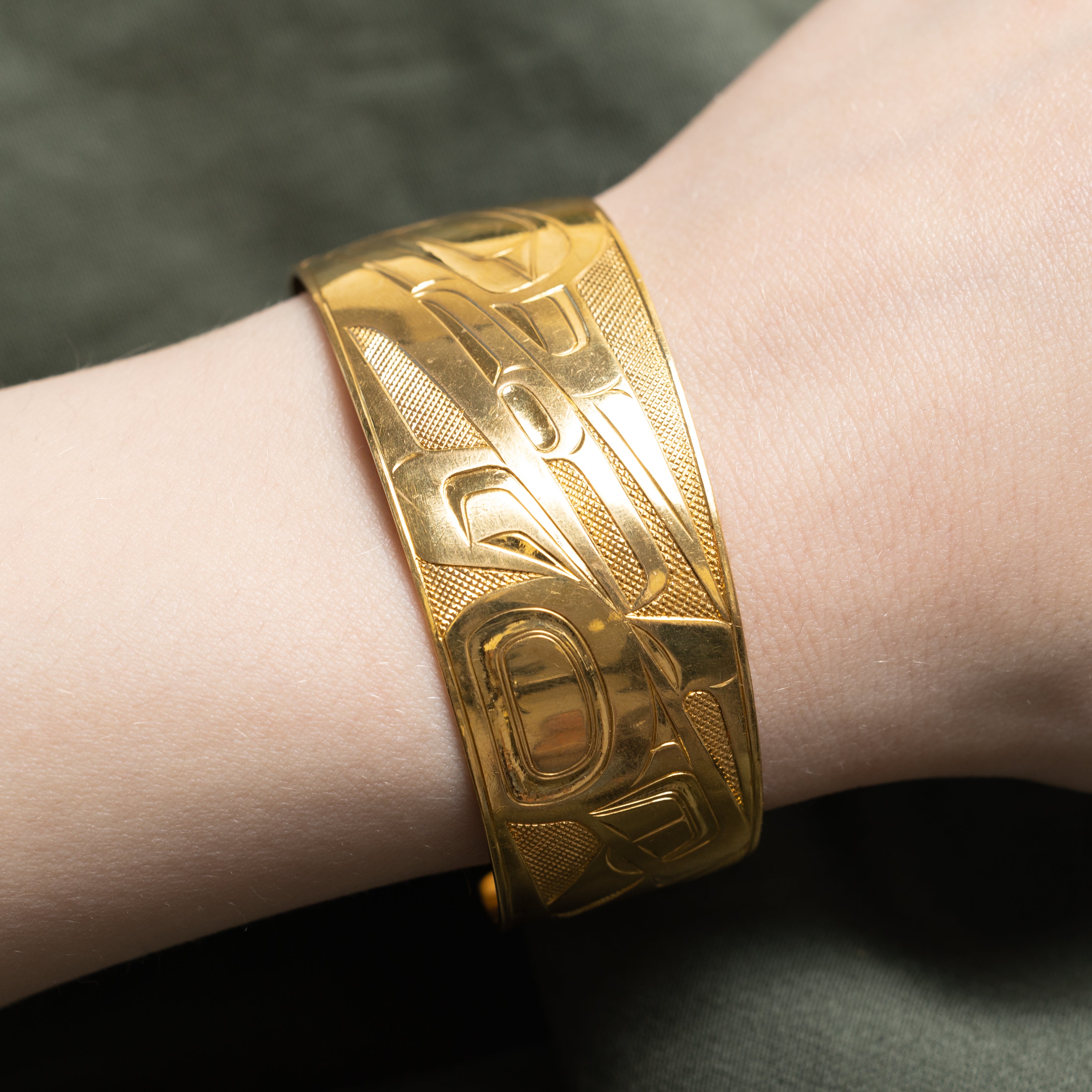 'Earl Muldon' 22k Yellow Indigenous Art Engraved Cuff | 2.5"