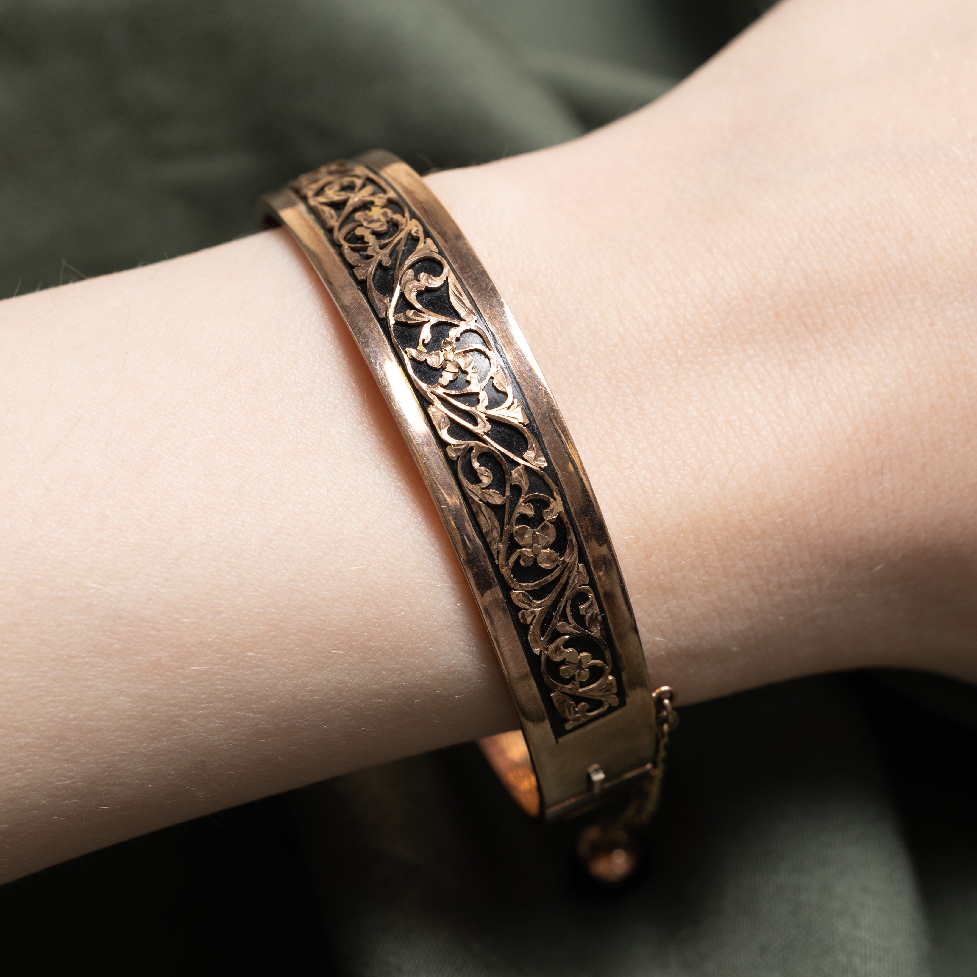 9k Rose Gold Floral Embossed Enamel Bangle | 7.5"