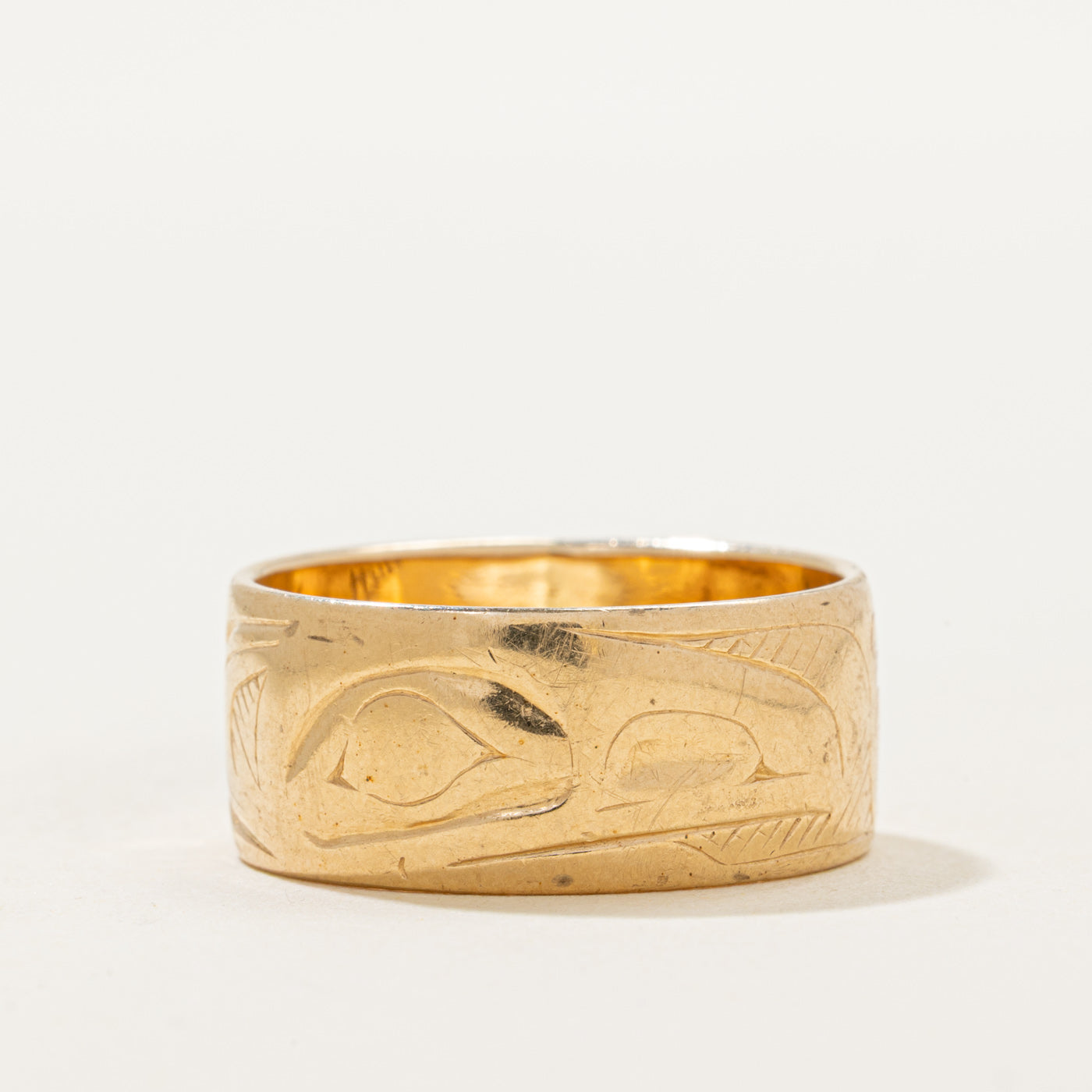 'Bill Helin' 14k Yellow Gold Indigenous Art Engraved Band | SZ 9