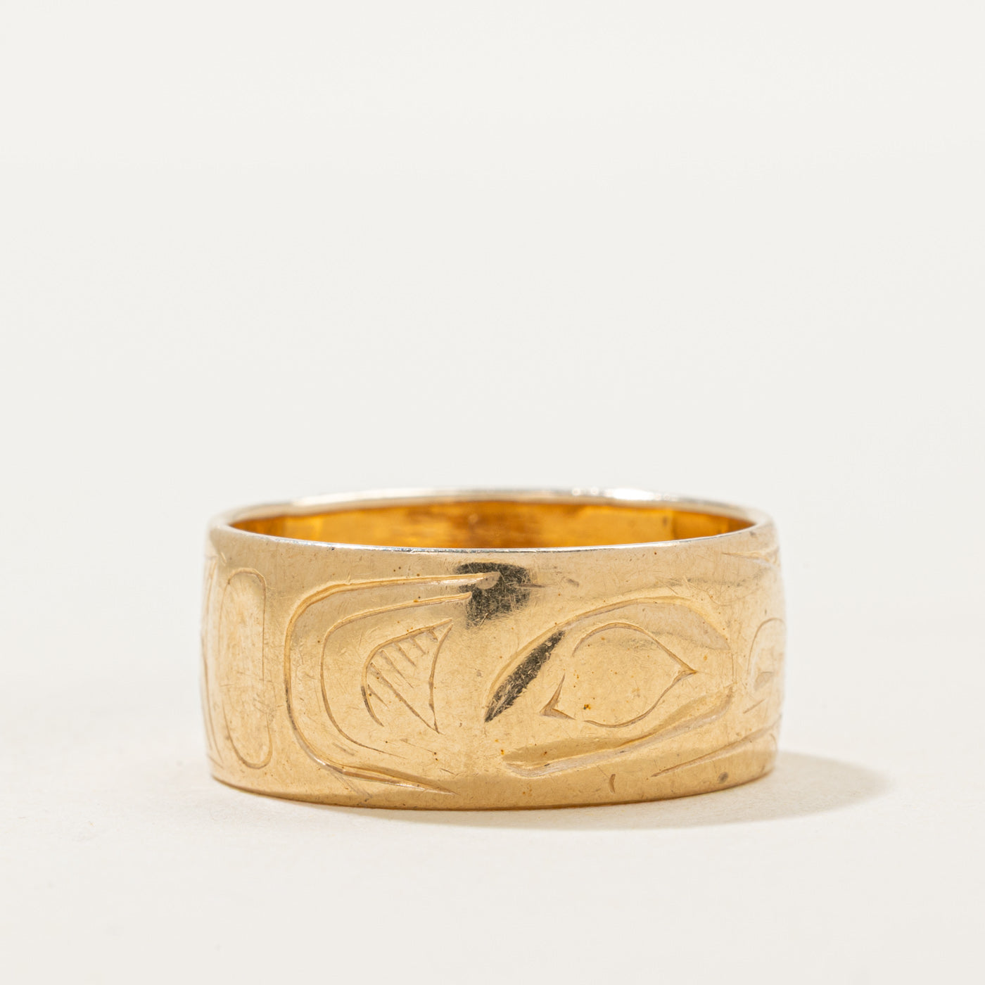 'Bill Helin' 14k Yellow Gold Indigenous Art Engraved Band | SZ 9