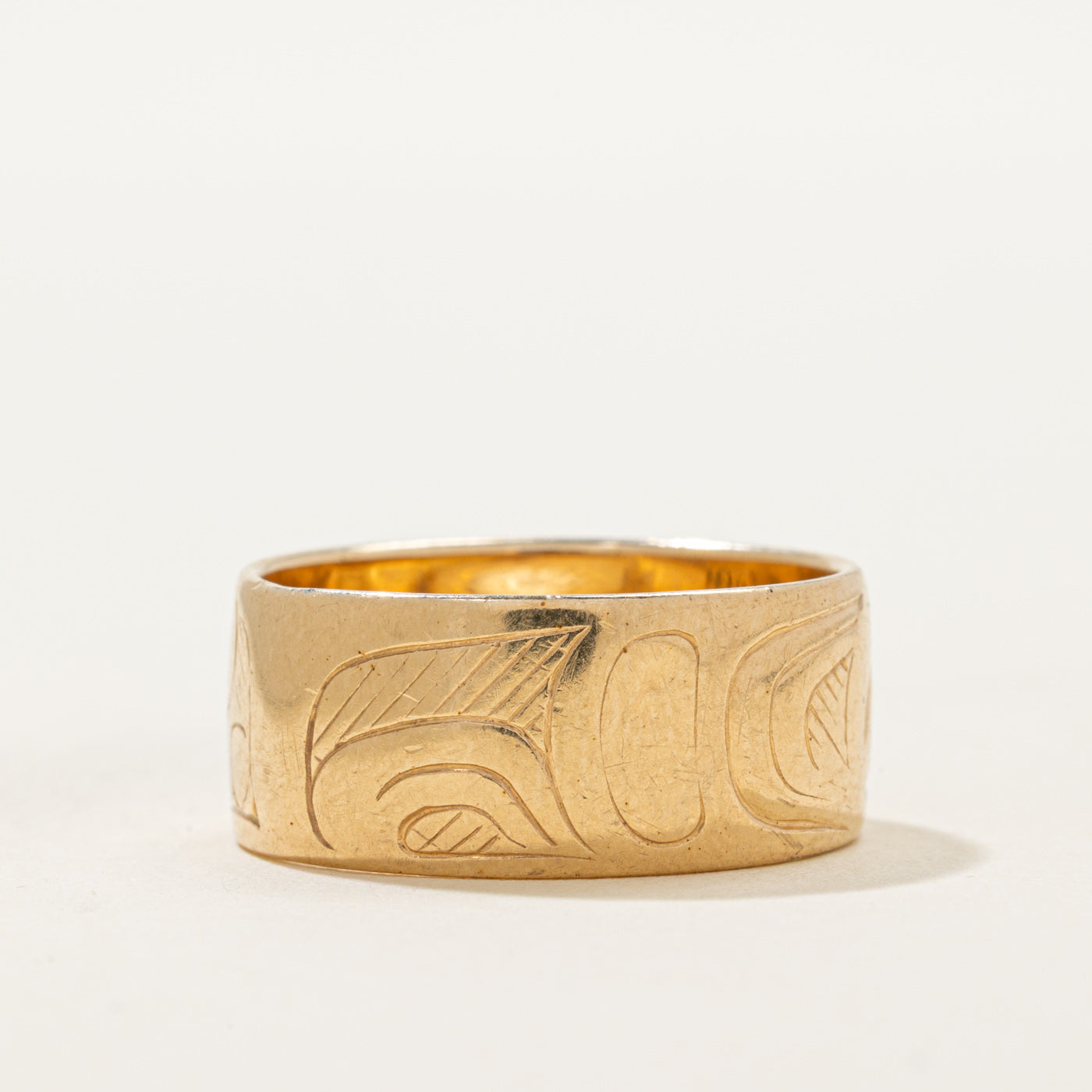 'Bill Helin' 14k Yellow Gold Indigenous Art Engraved Band | SZ 9