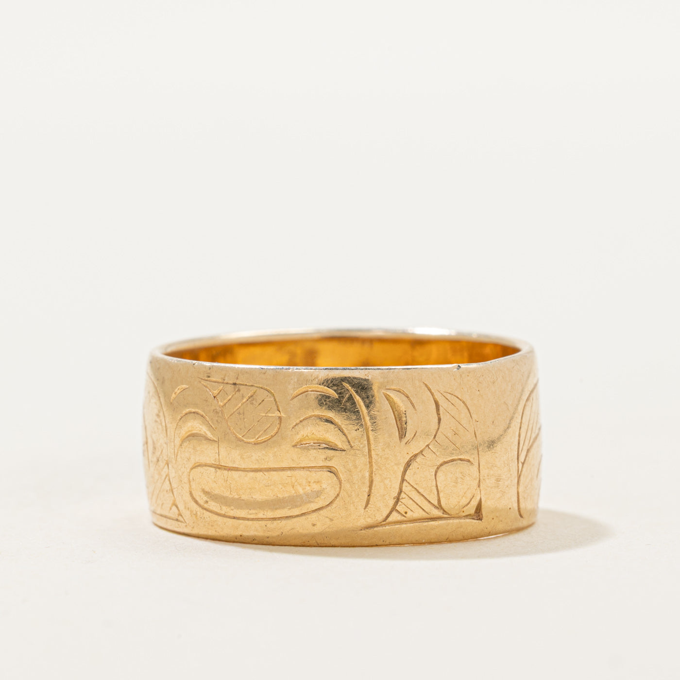 'Bill Helin' 14k Yellow Gold Indigenous Art Engraved Band | SZ 9