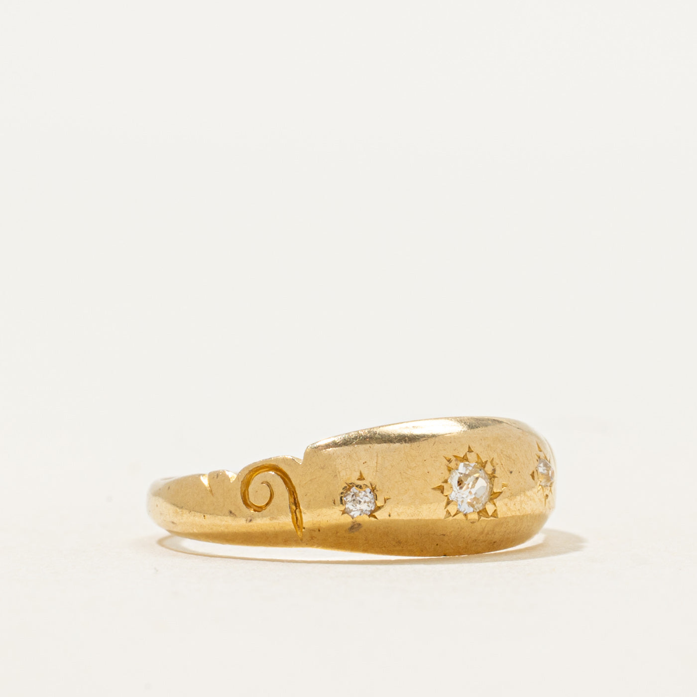 18k Three Stone Star Set Diamond Engraved Ring | 0.10ctw | SZ 5.25