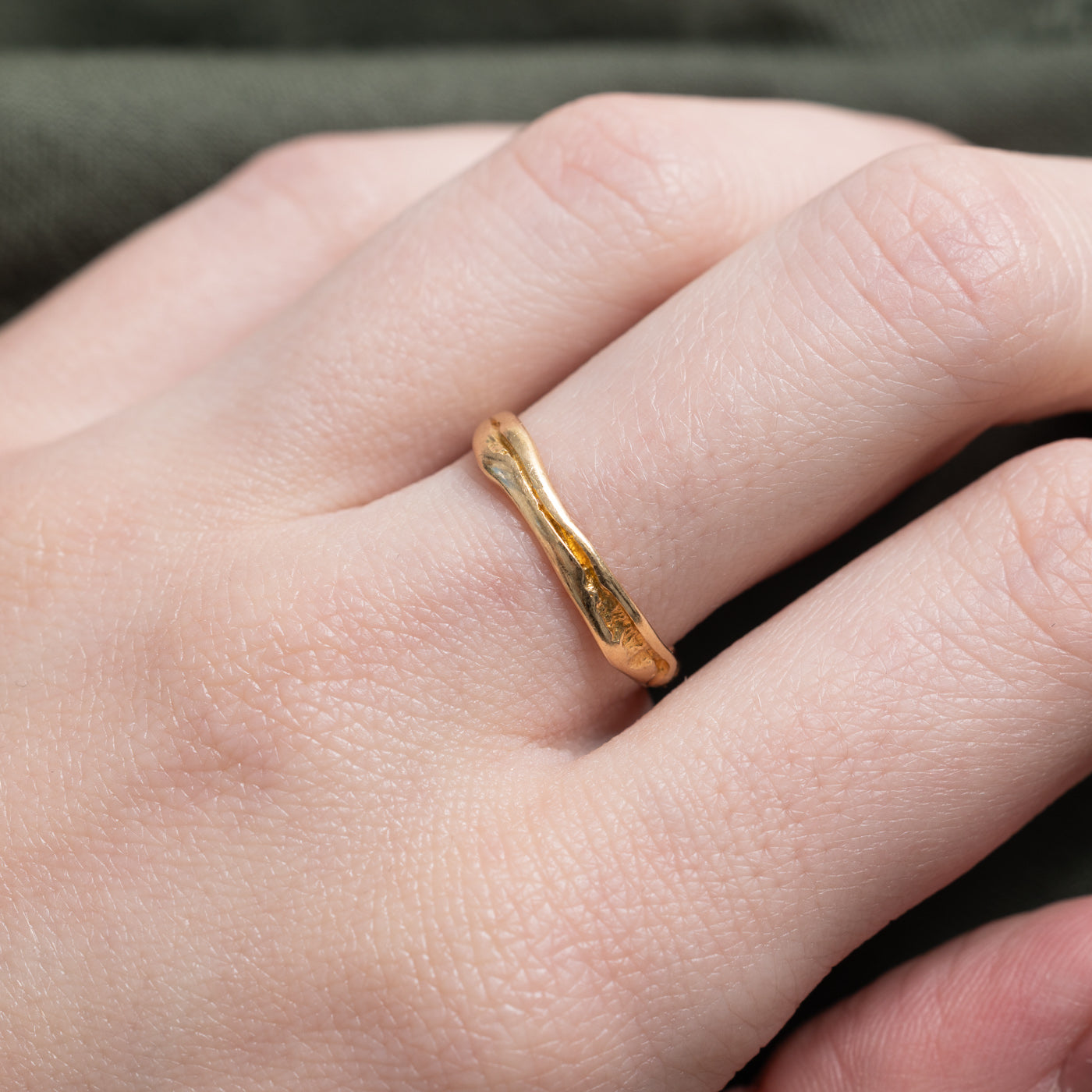 1974 Finnish 18k Yellow Gold Carved Band | SZ 7.0