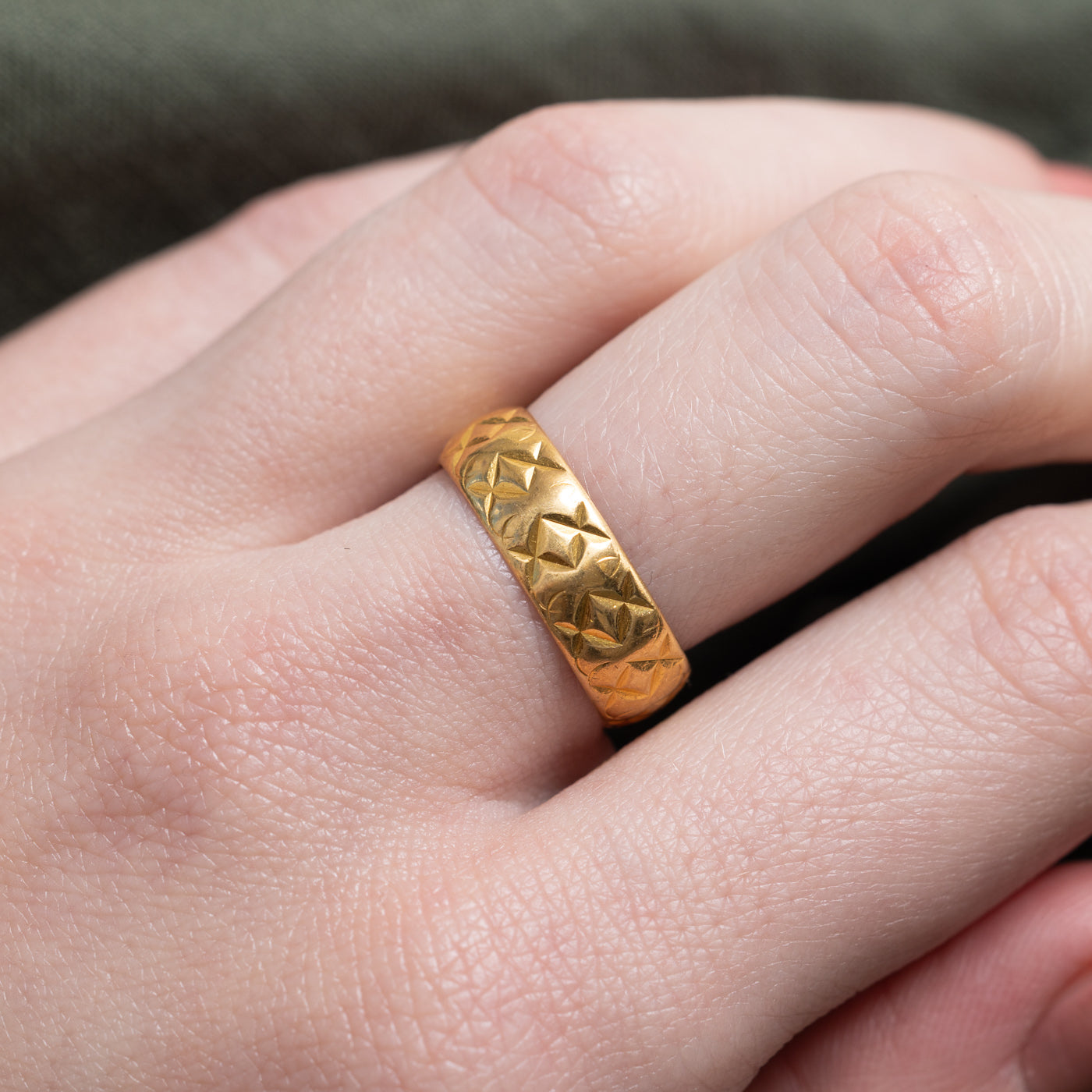 1989 London 22k Yellow Gold Diamond Cut Band | 5.85mm | SZ 6.75