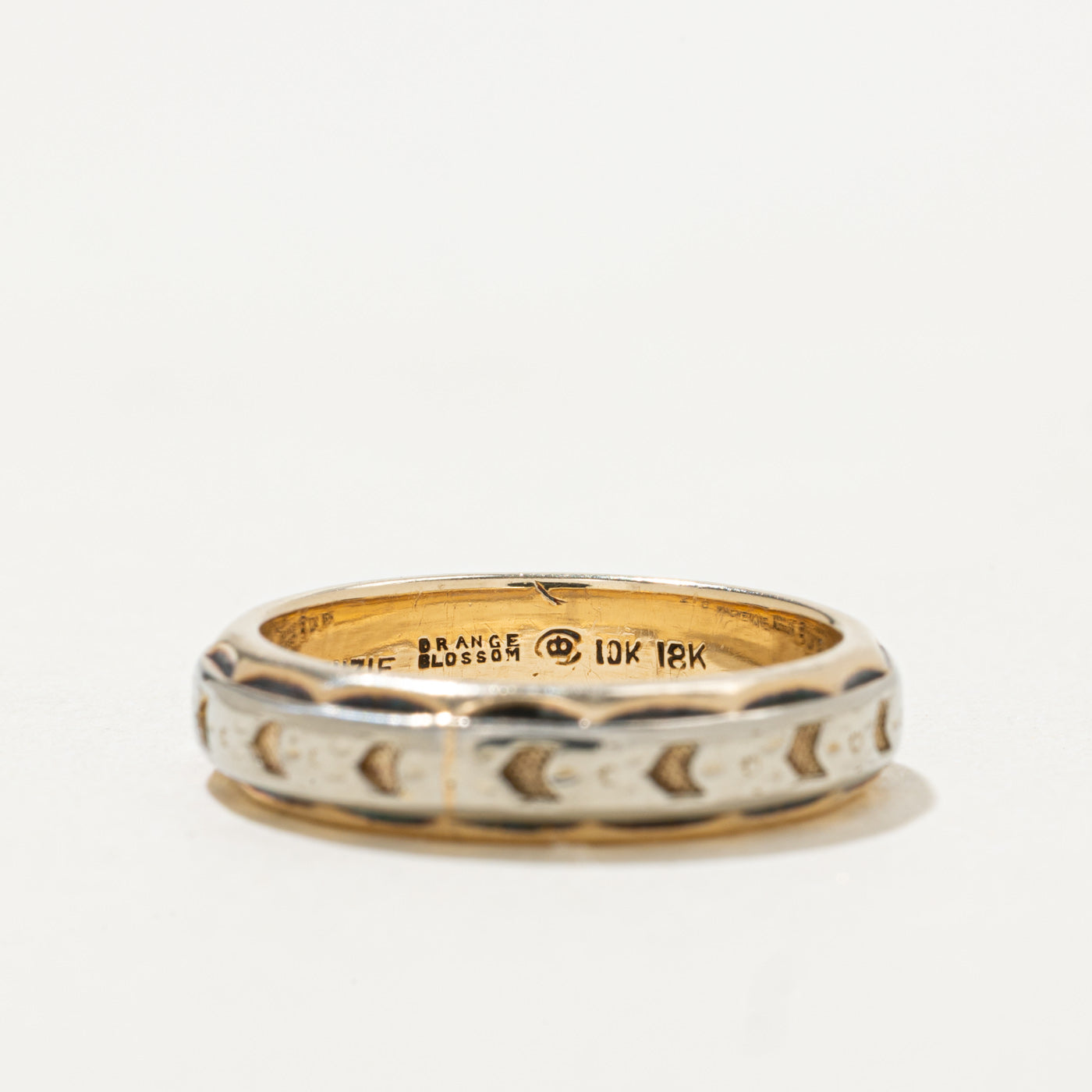 'Orange Blossom' Vintage Canadian Two Tone Engraved Band | 4.63mm | SZ 7.0