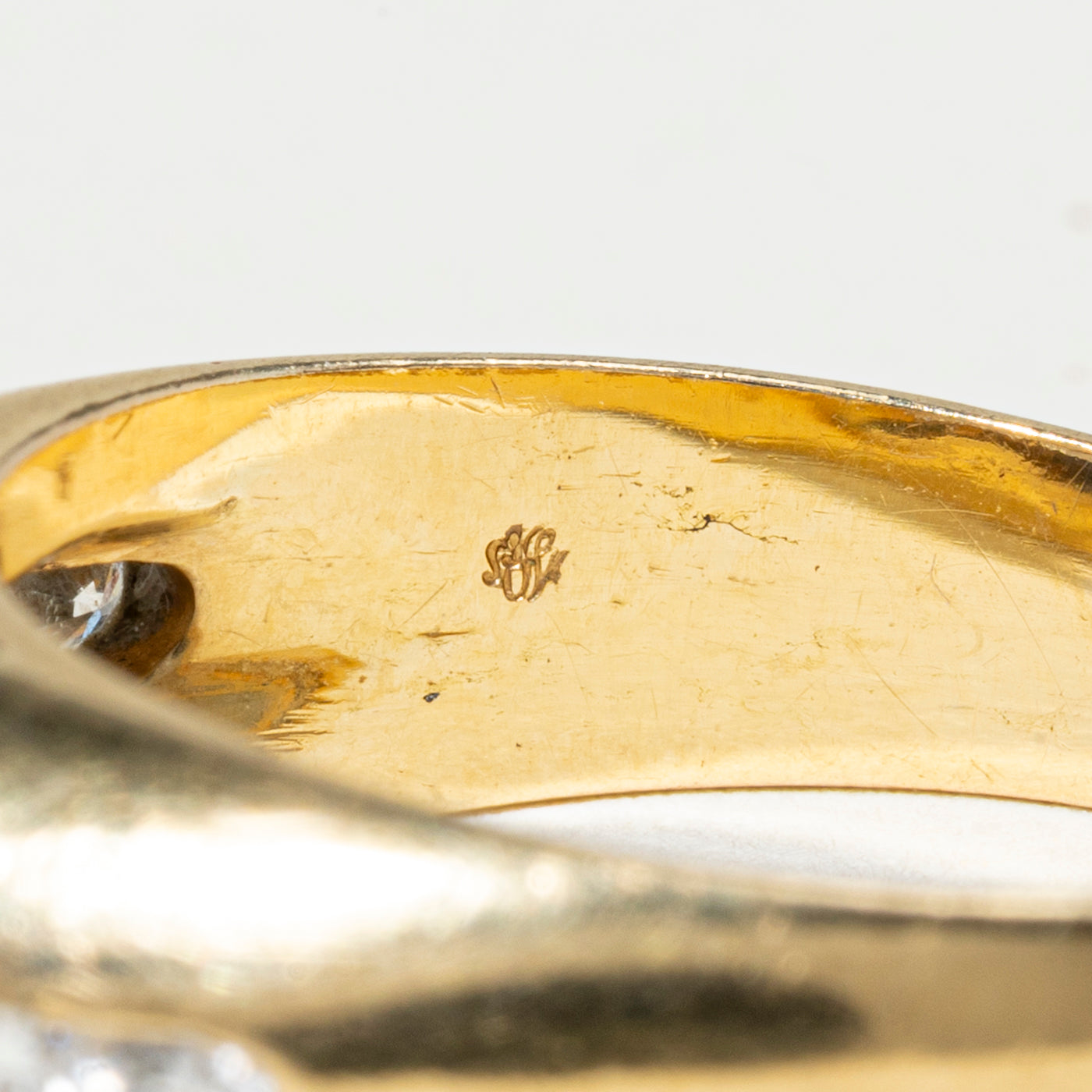 18k East West Oval Cut Sapphire & Diamond Ring | 2.42ct, 0.32ctw | SZ 8.25