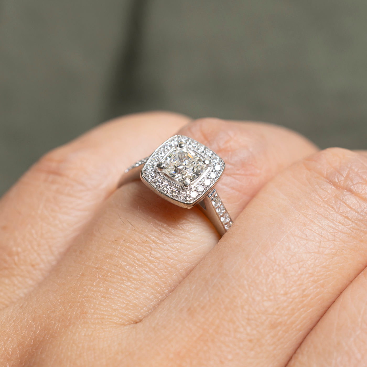 18k Cushion Cut Diamond Halo Engagement Ring | 1.00ct SI1 G/H, 0.38ctw | SZ 6.25