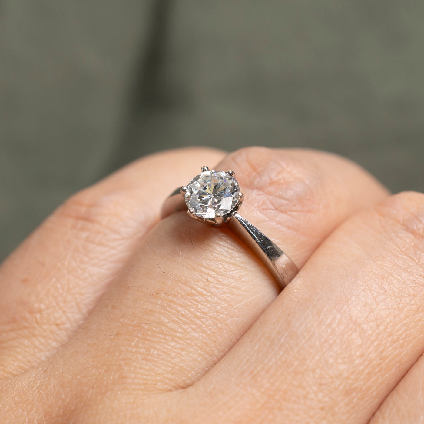 18k Solitaire Diamond Reverse Tapered Engagement Ring | 1.00ct VS2 H/I VG | SZ 6.25