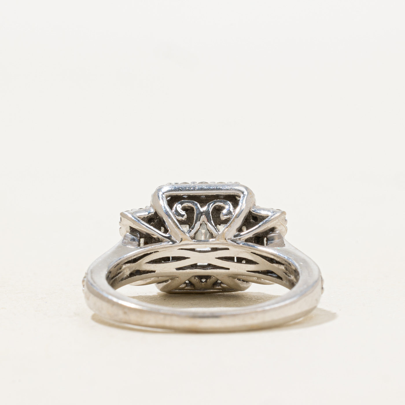 Illusion Set Diamond Cluster Halo Ring | 1.0ctw | SZ 6.0 |