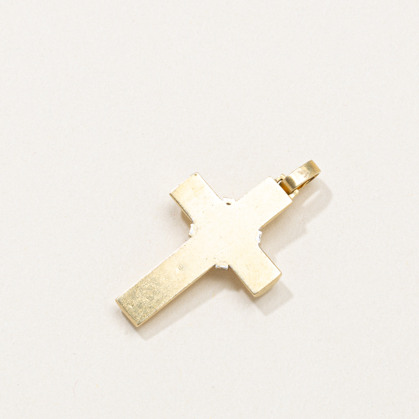 Pendentif croix en or 18 carats serti de diamants