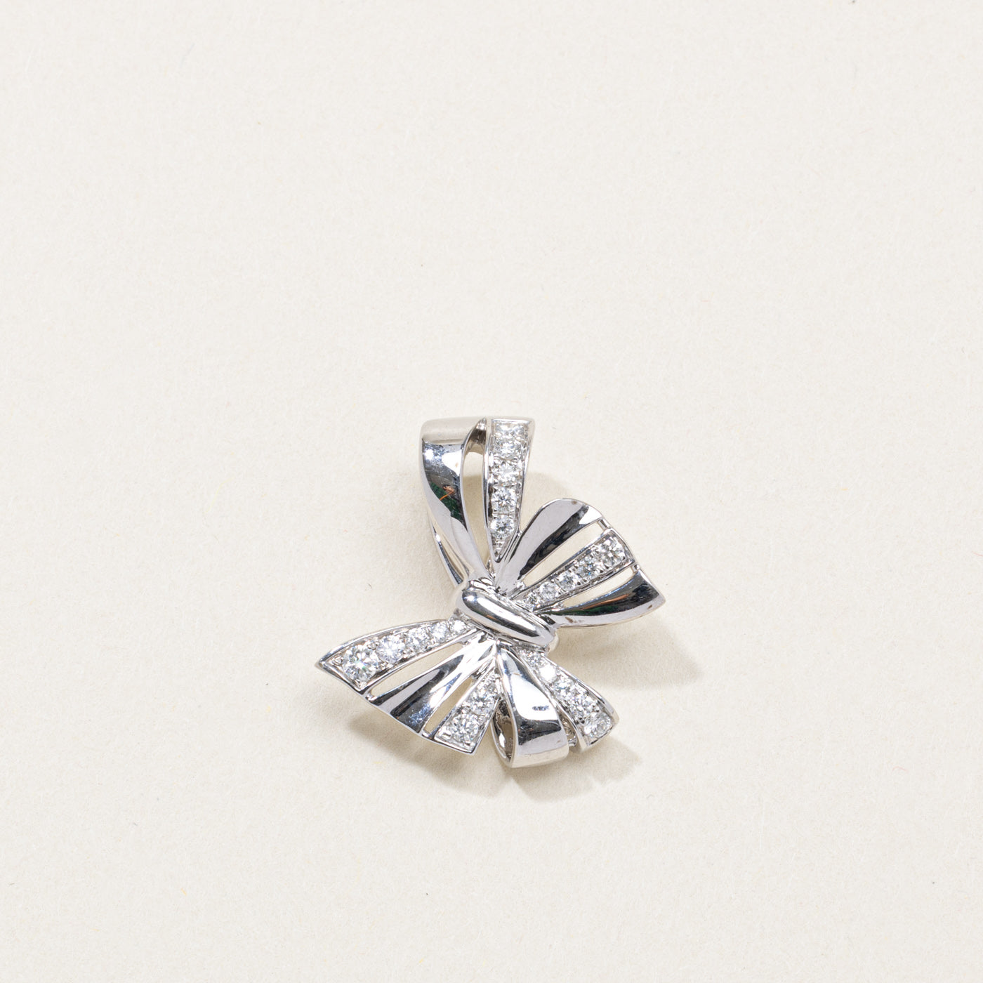 18k White Gold Diamond Bow Pendant