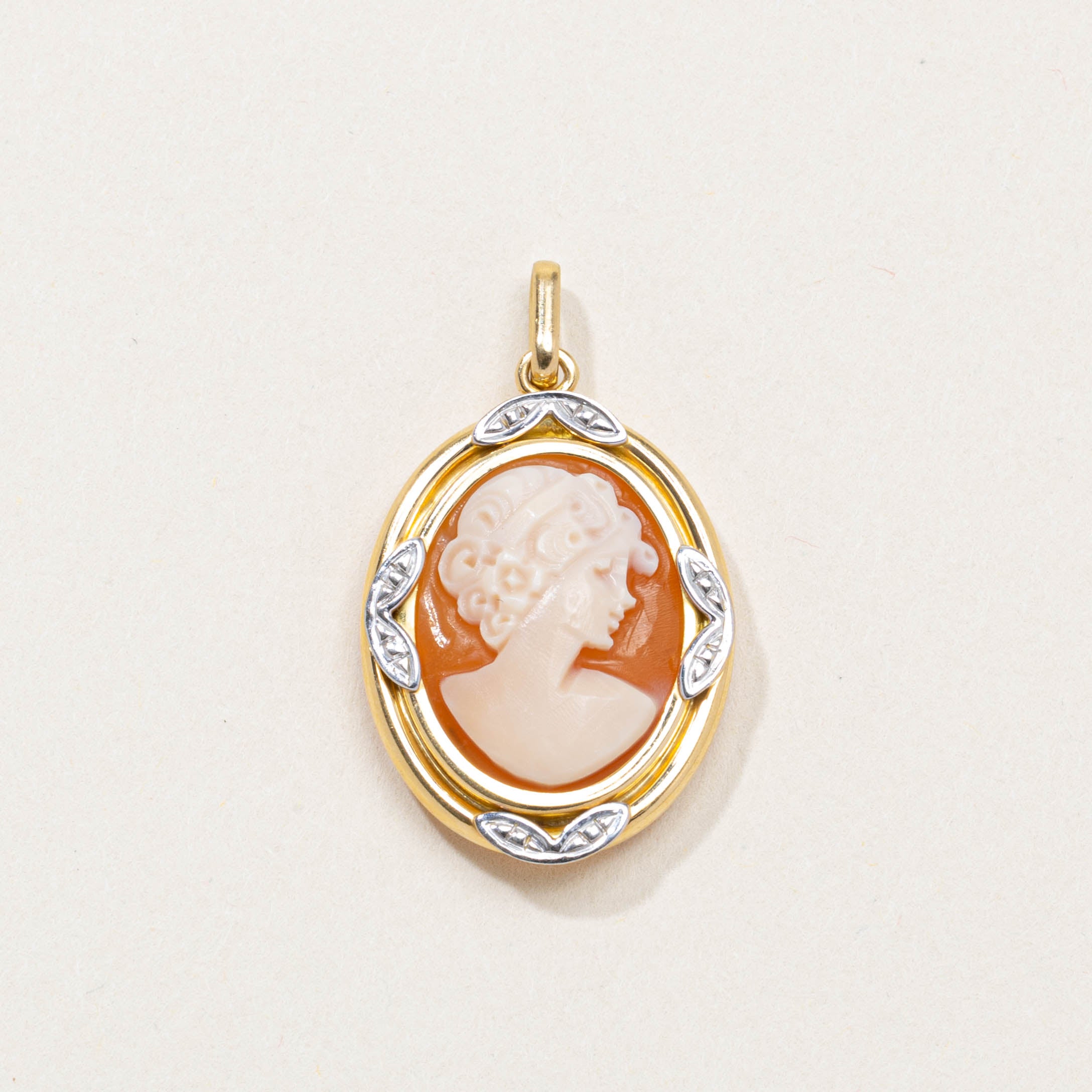 18k Two Tone Shell Cameo Floral Pendant | 3.00ct