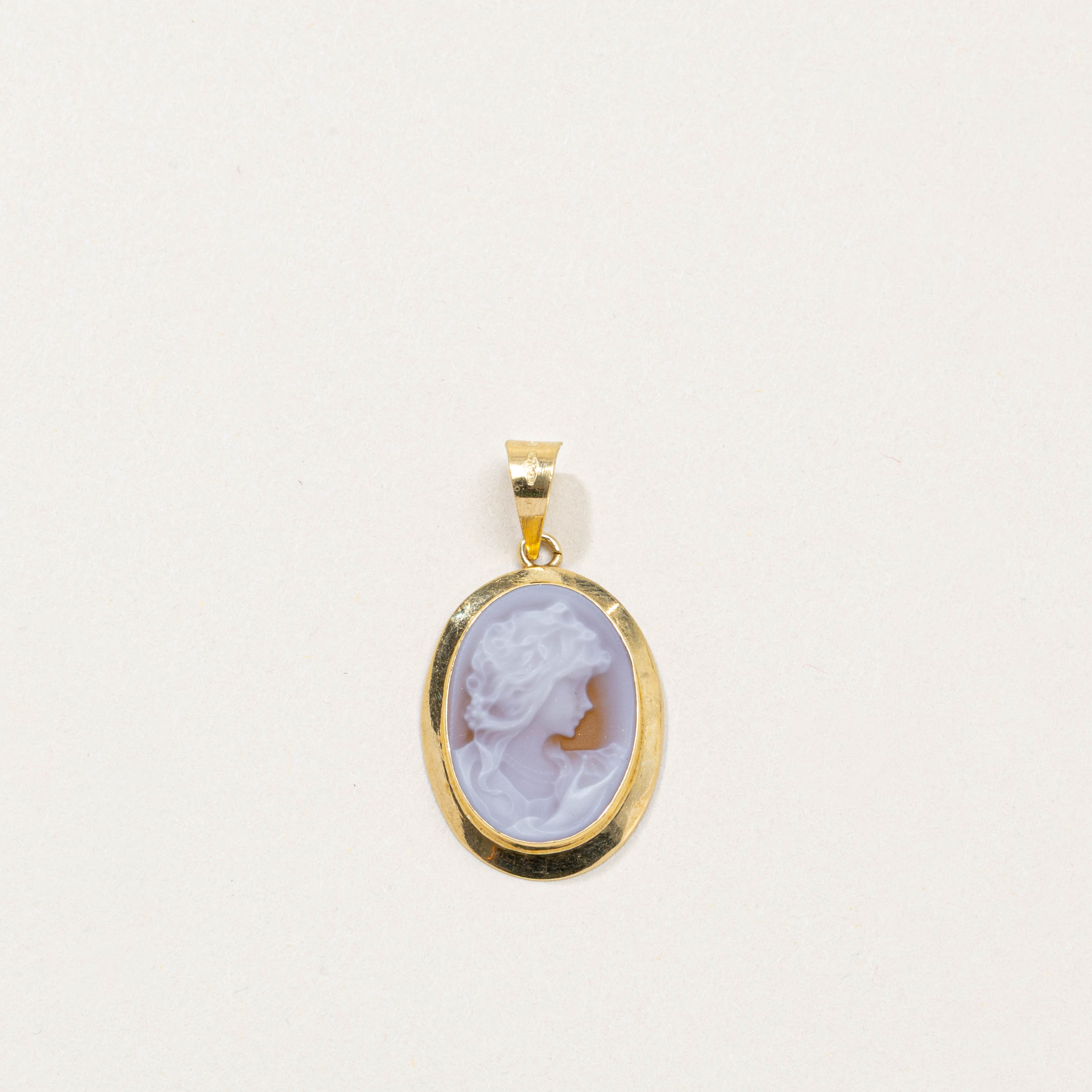 Italian 18k Shell Cameo Pendant | 3.00ct