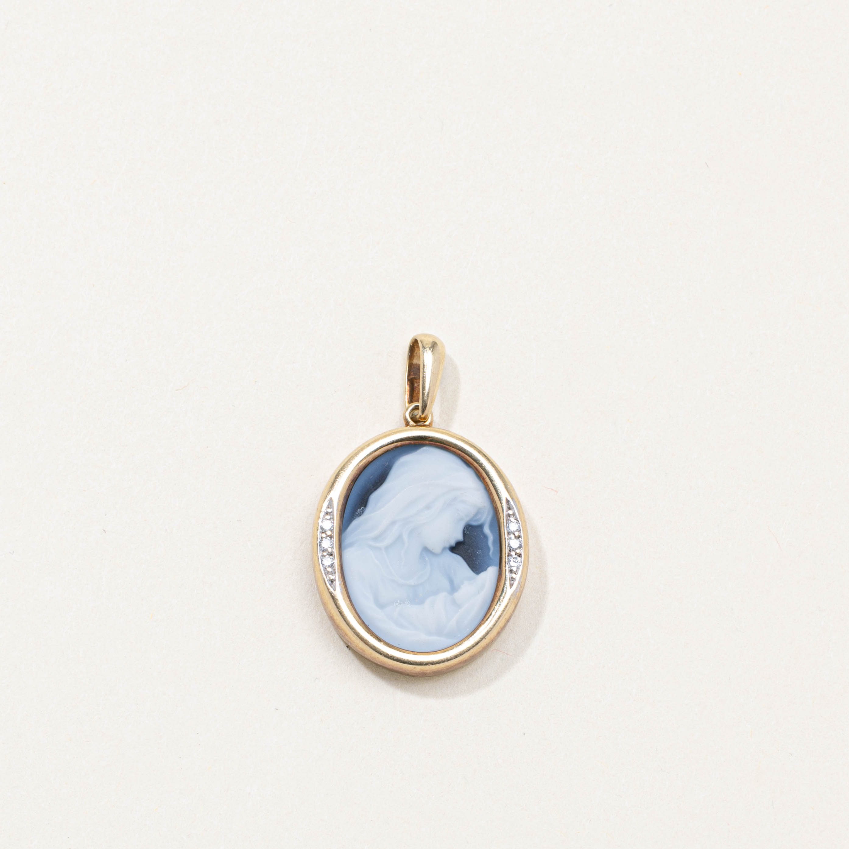 Pendentif en or 10 carats (réf. 9141-24) en agate ovale et diamants | 5,00 ct, 0,03 ct au total