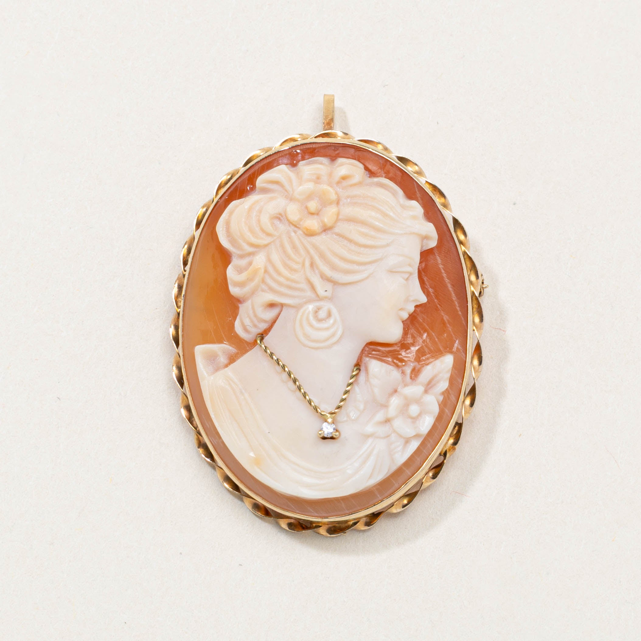 Pendentif orné de motifs floraux et de feuilles, style victorien, en coquillage camée et saphir blanc (réf. 9141-27) | 16,00 ct, 0,01 ct