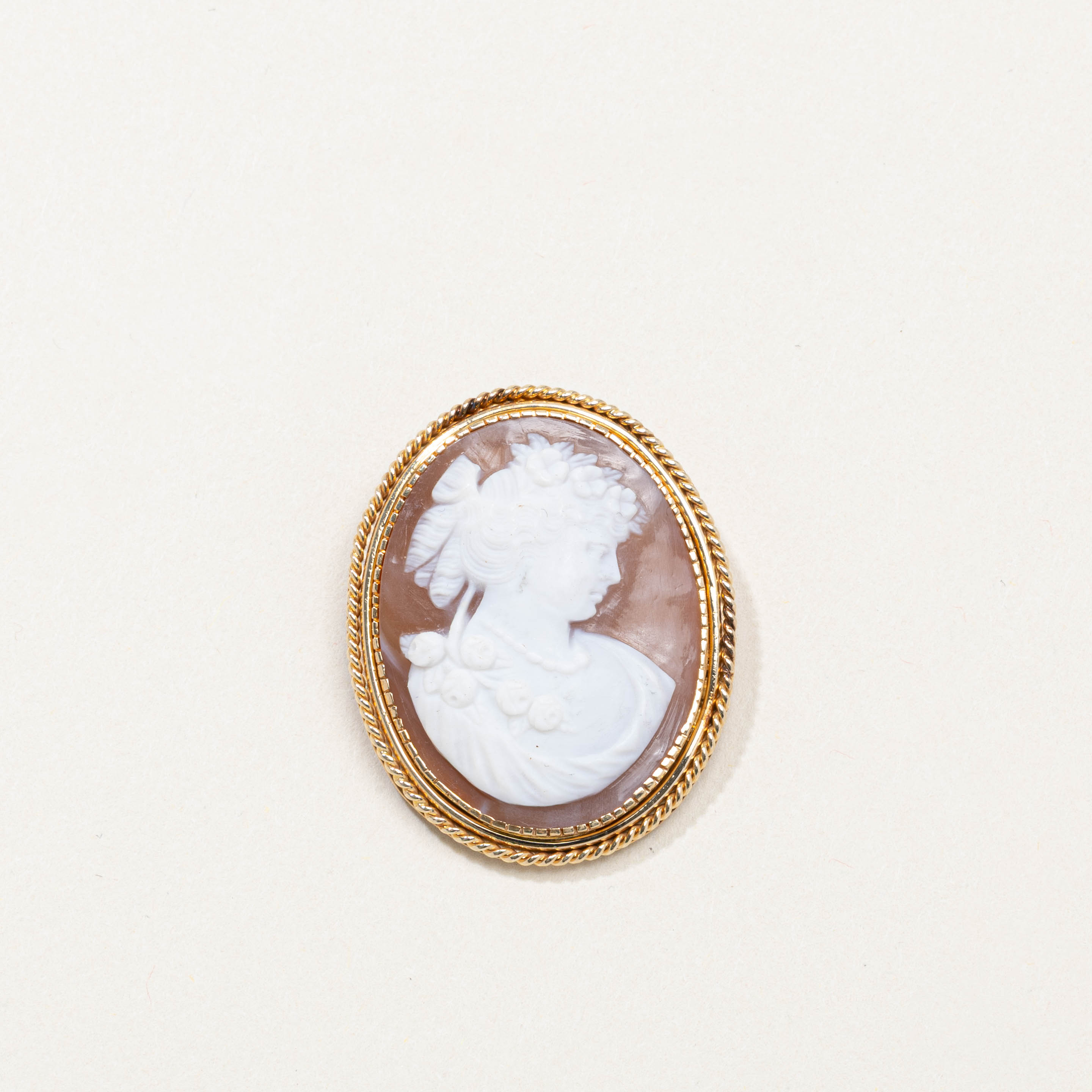 Pendentif orné d'un camée coquillage victorien en or 14 carats (9141-33) | 15,00 ct