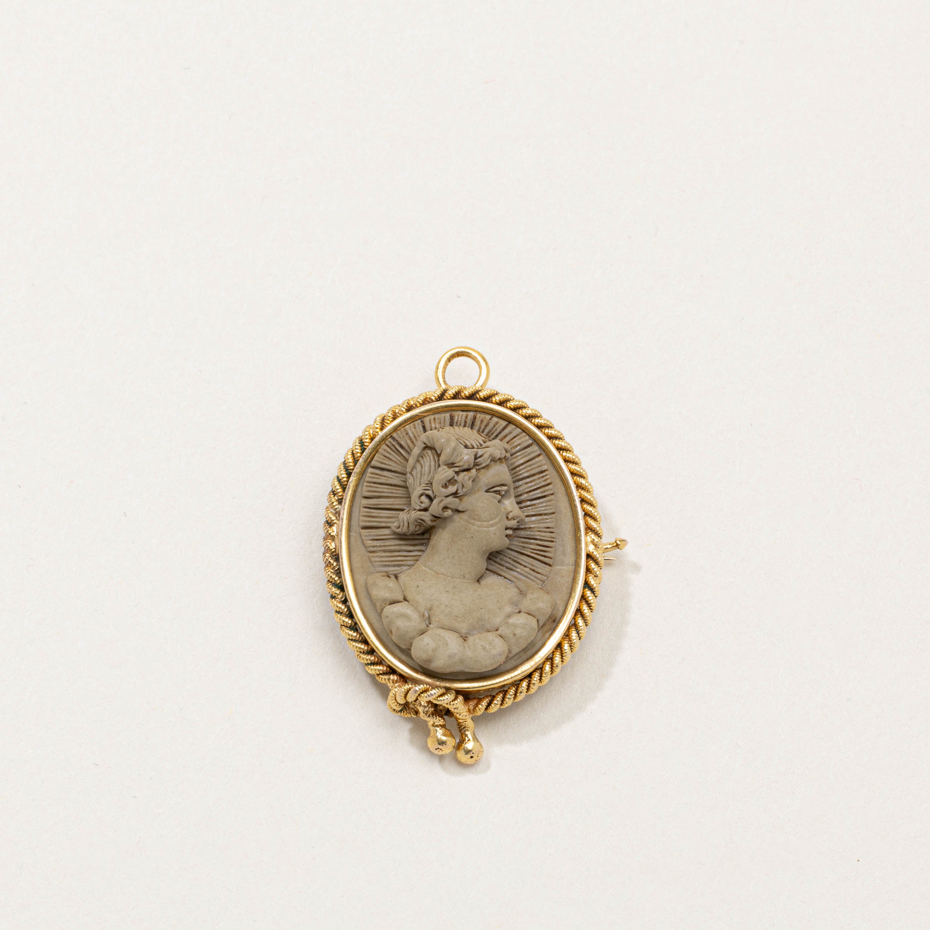 15k Lava Stone Cameo Rope Pendant | 20.0ct |