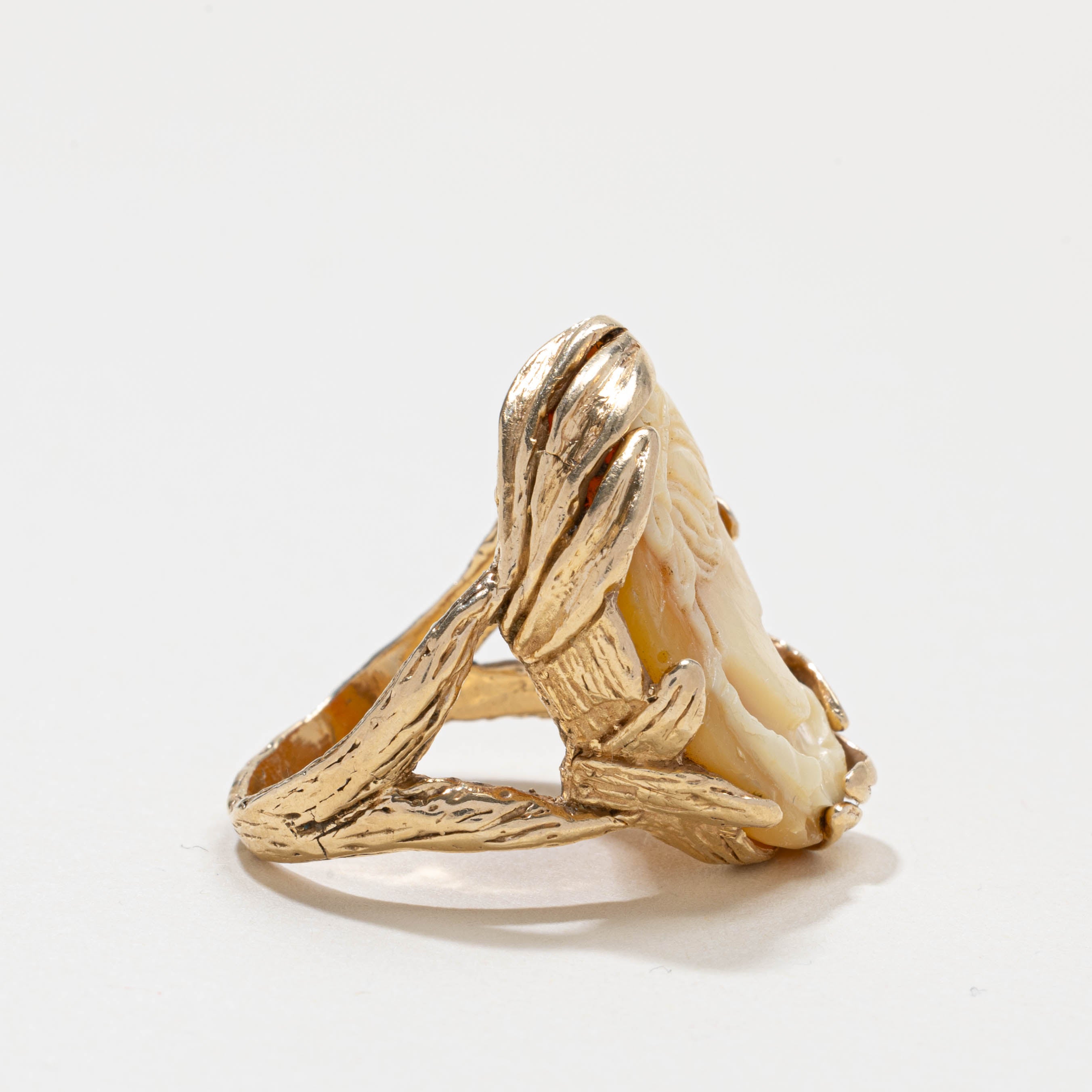 14k Shell Cameo Textured Ring | 14.00ct | SZ 8.0