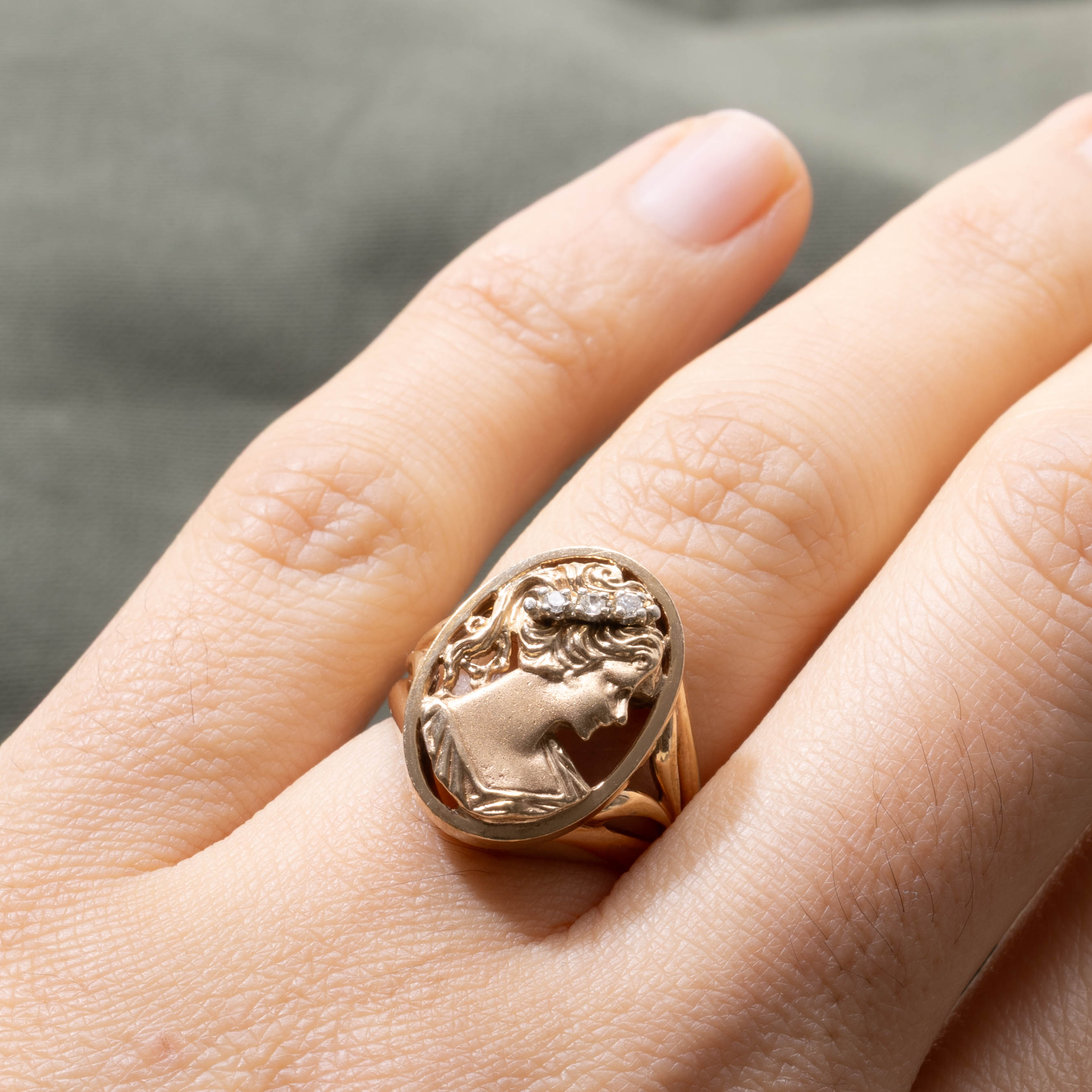 10k White Sapphire Portrait Ring | 0.05ctw | SZ 4.5