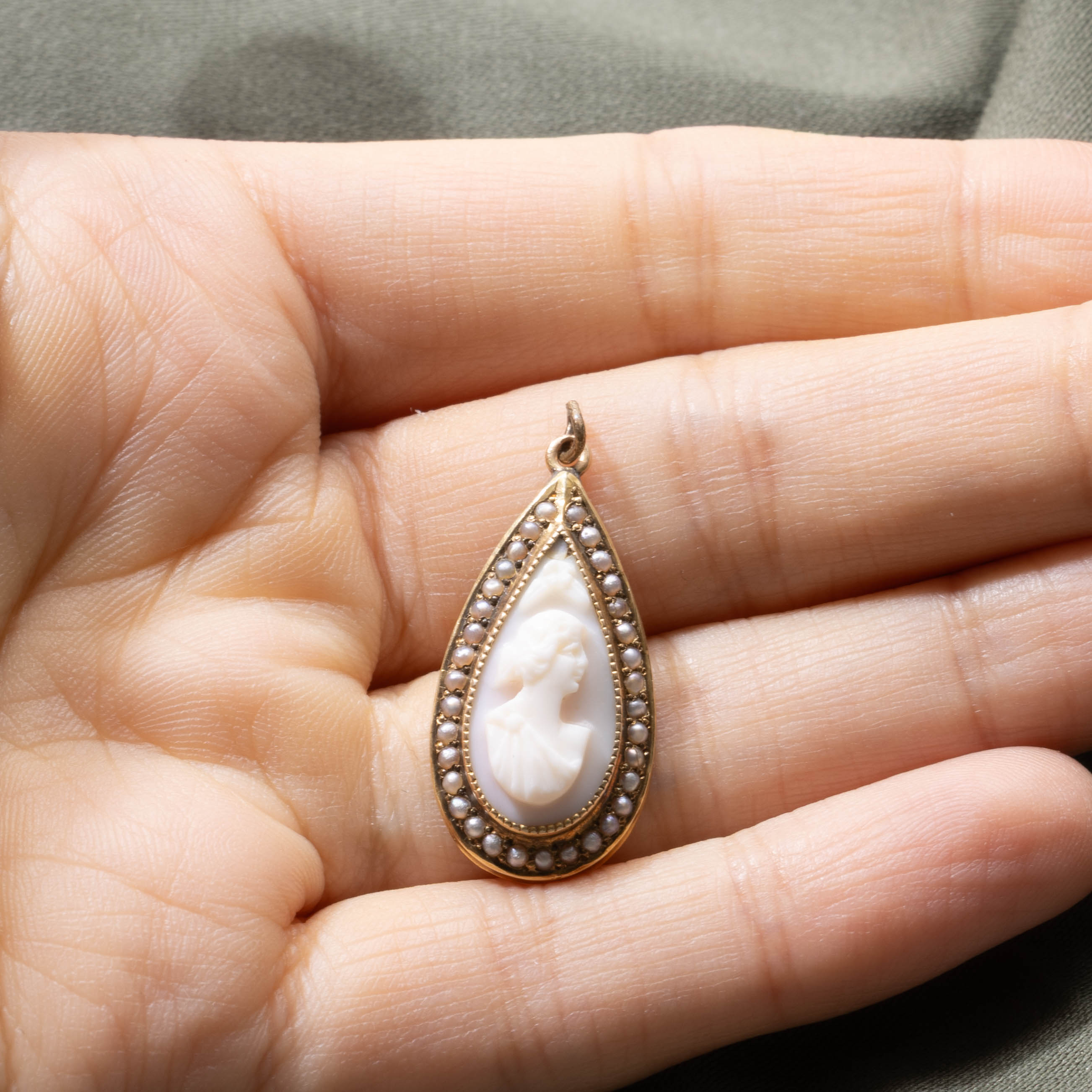 PRIX ***Pendentifs 10K 9141-13 Pendentif en forme de larme, camée victorien en coquillage et perles fines | 3,00 ct