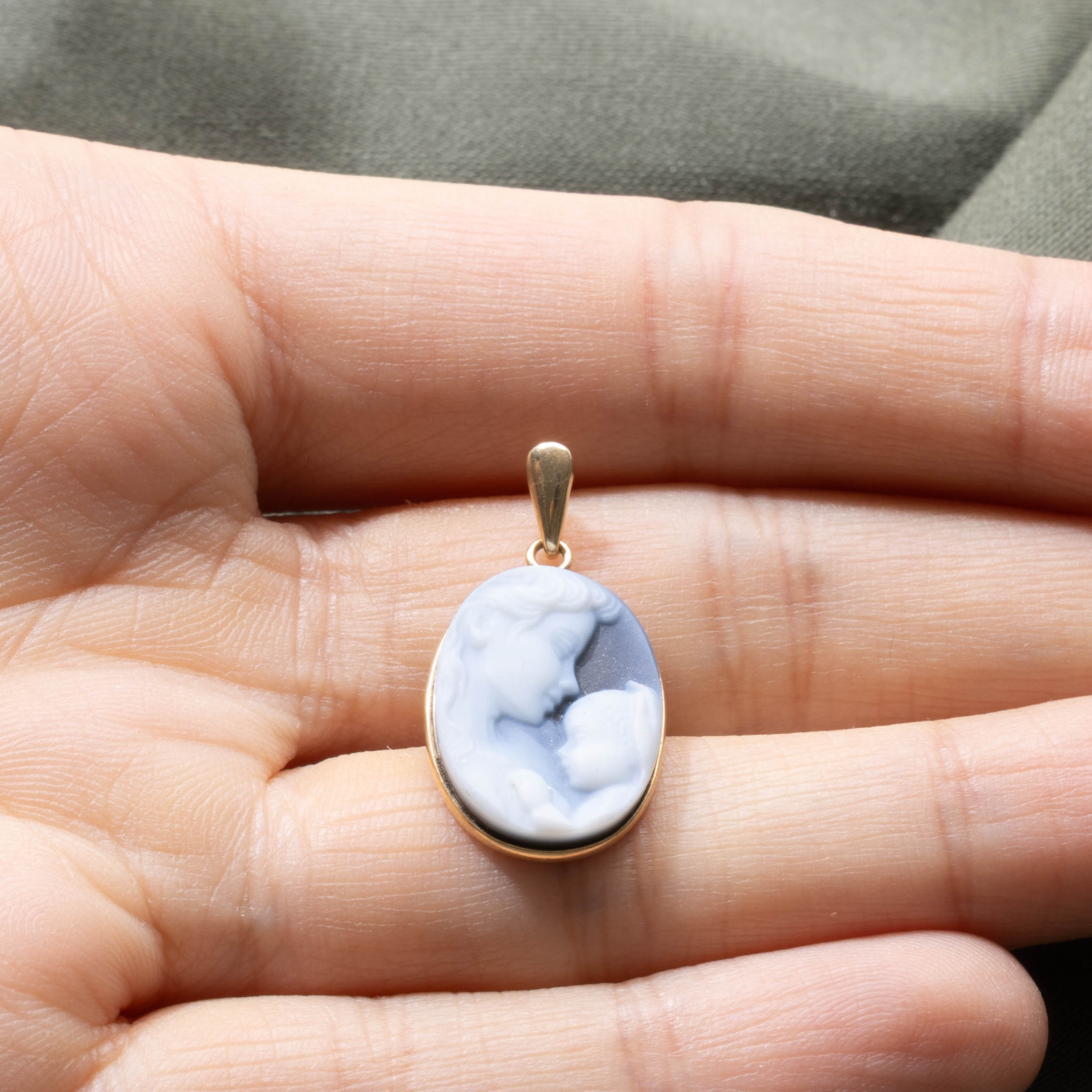 14k Mother & Child Shell Cameo Pendant | 3.50ct