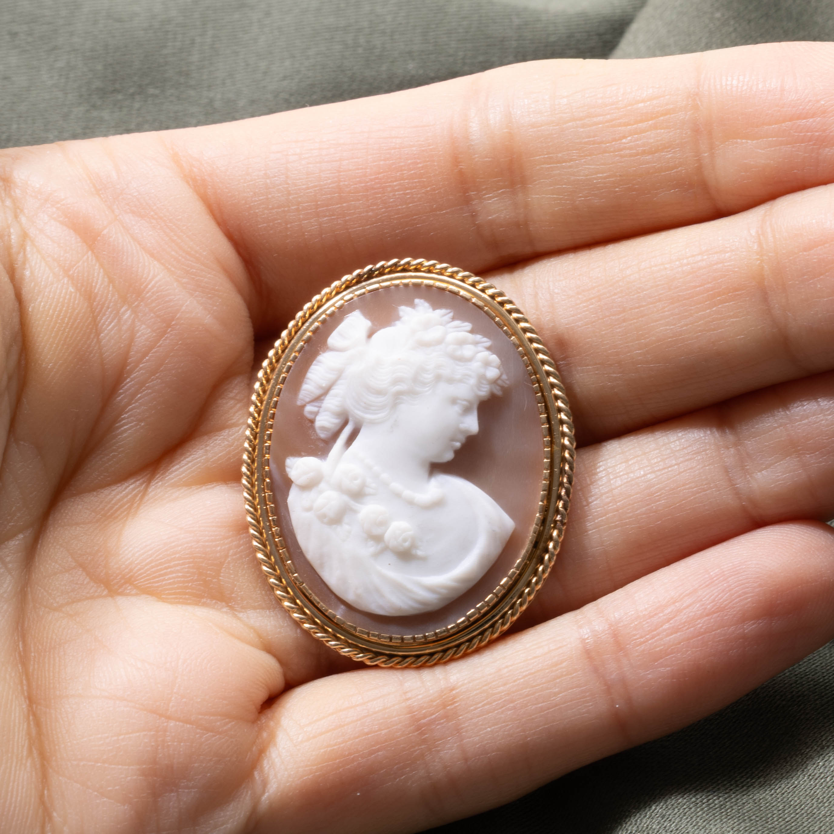 Pendentif orné d'un camée coquillage victorien en or 14 carats (9141-33) | 15,00 ct
