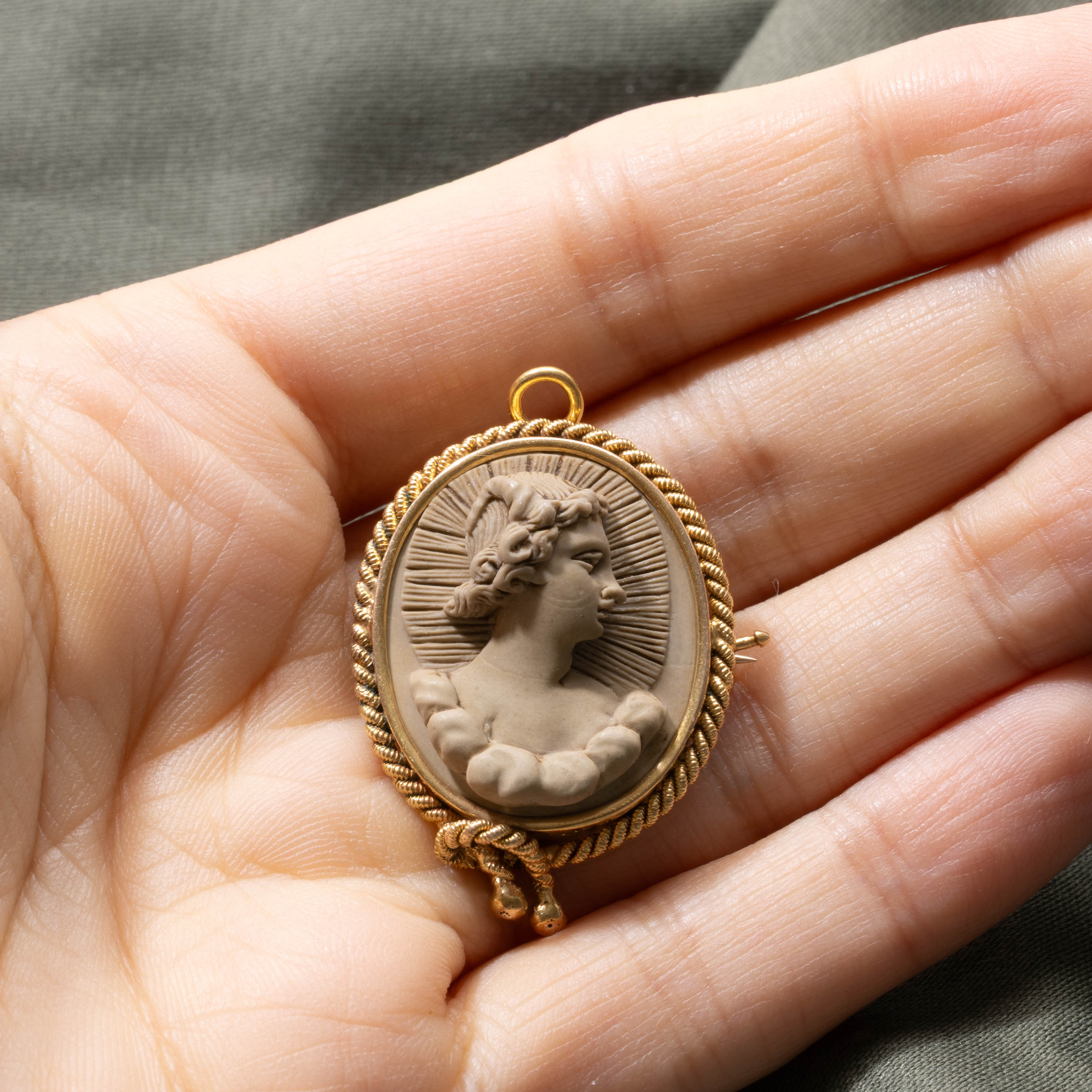 15k Lava Stone Cameo Rope Pendant | 20.0ct |