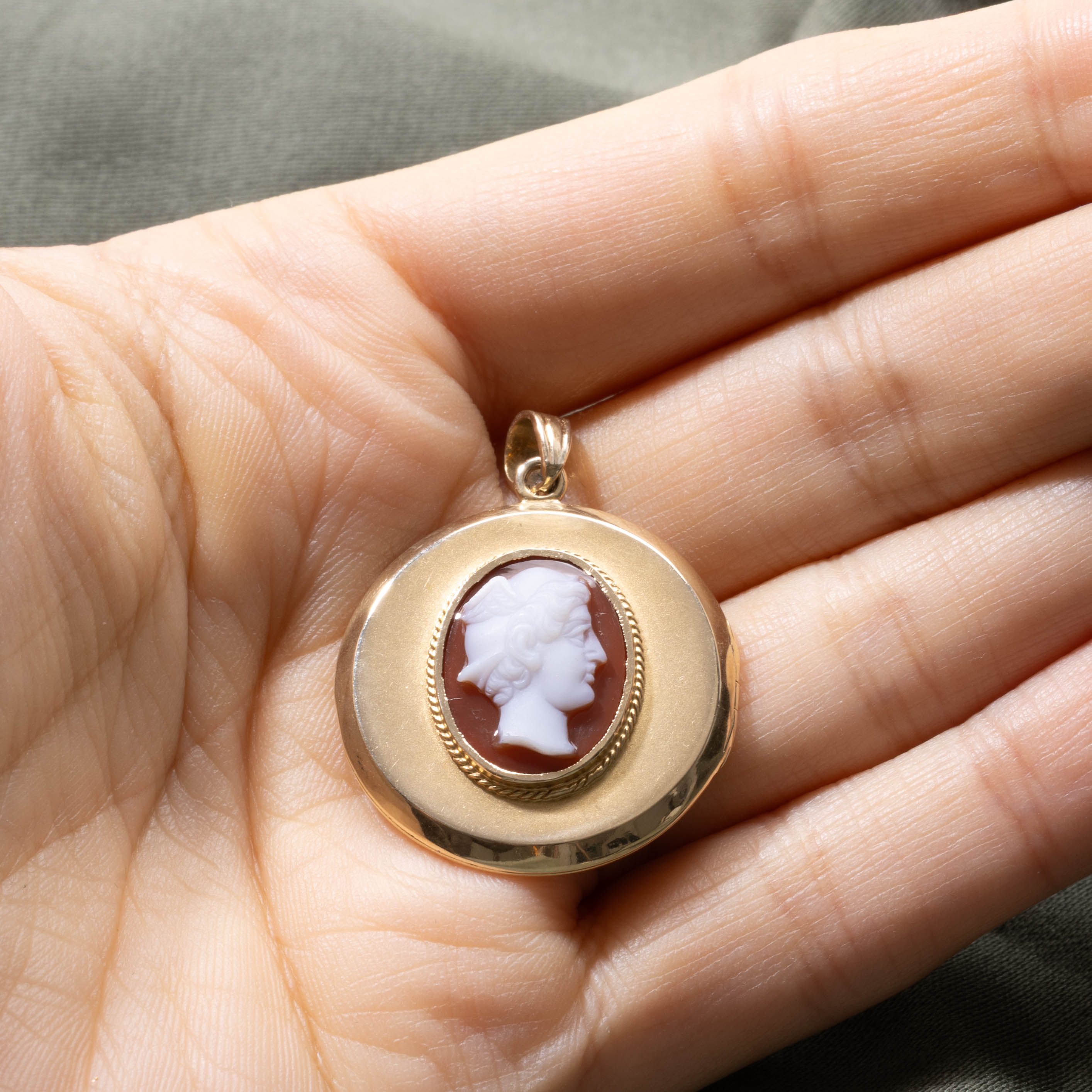 Pendentif camée ovale en coquillage taille coquillage 9141-46 | 4,00 ct