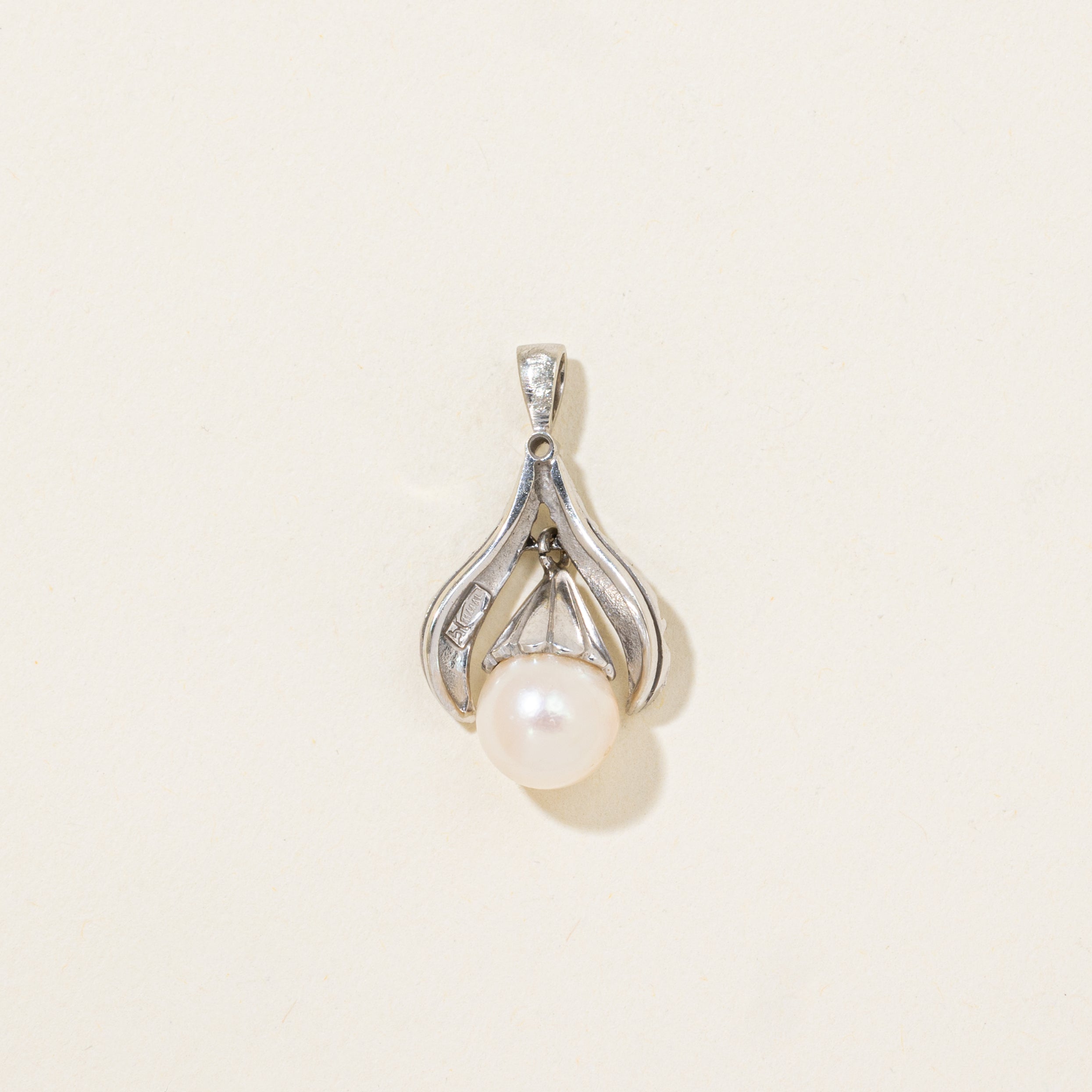 18k White Gold Diamond & Pearl Pendant | 0.005ctw