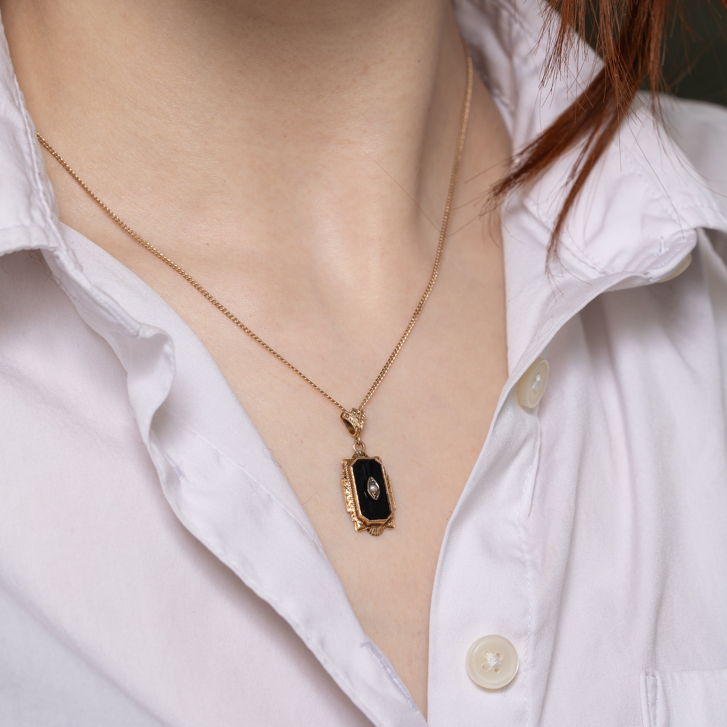 Pendentif gravé en onyx et perle | 2,80 ct