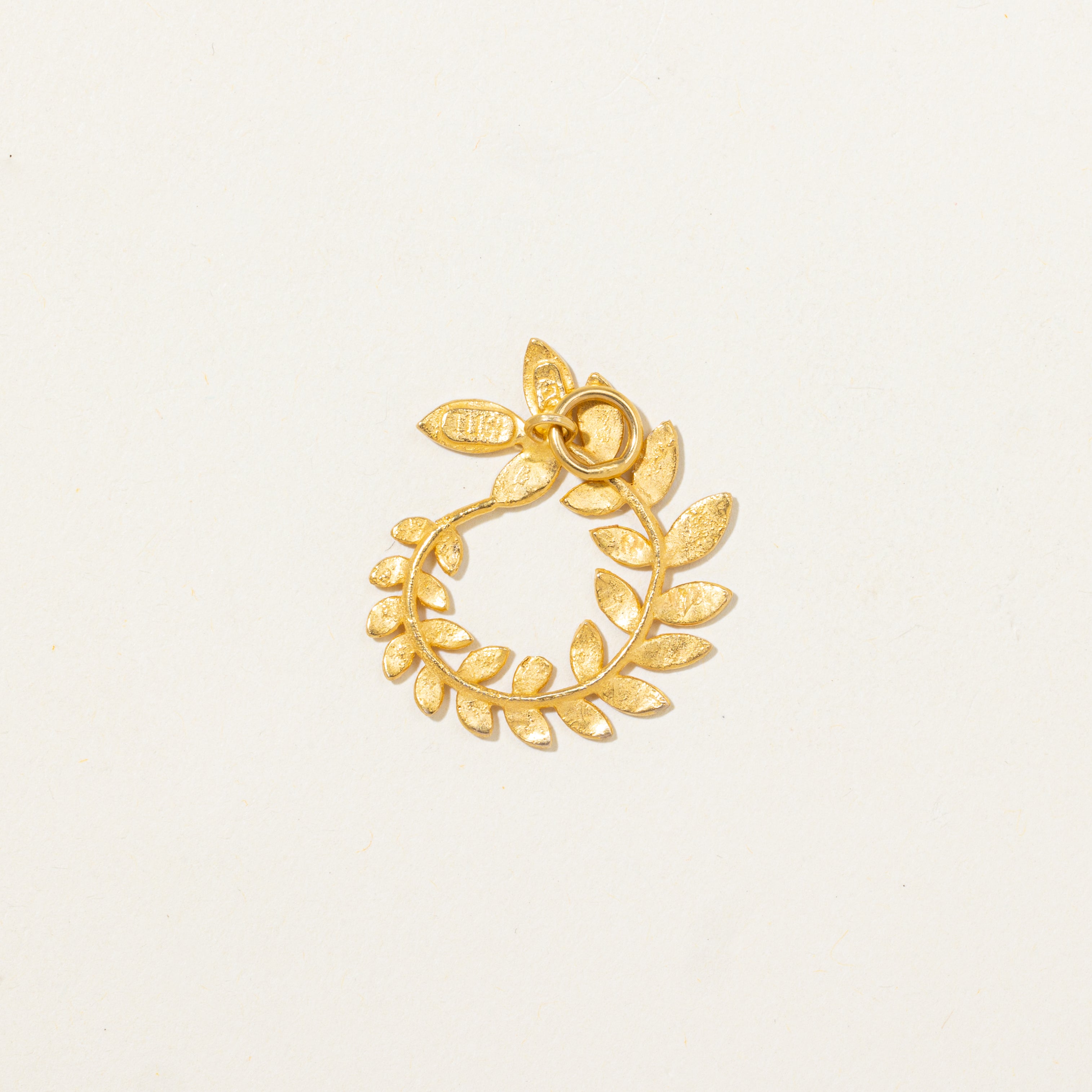 18k Yellow Gold Wreath Pendant