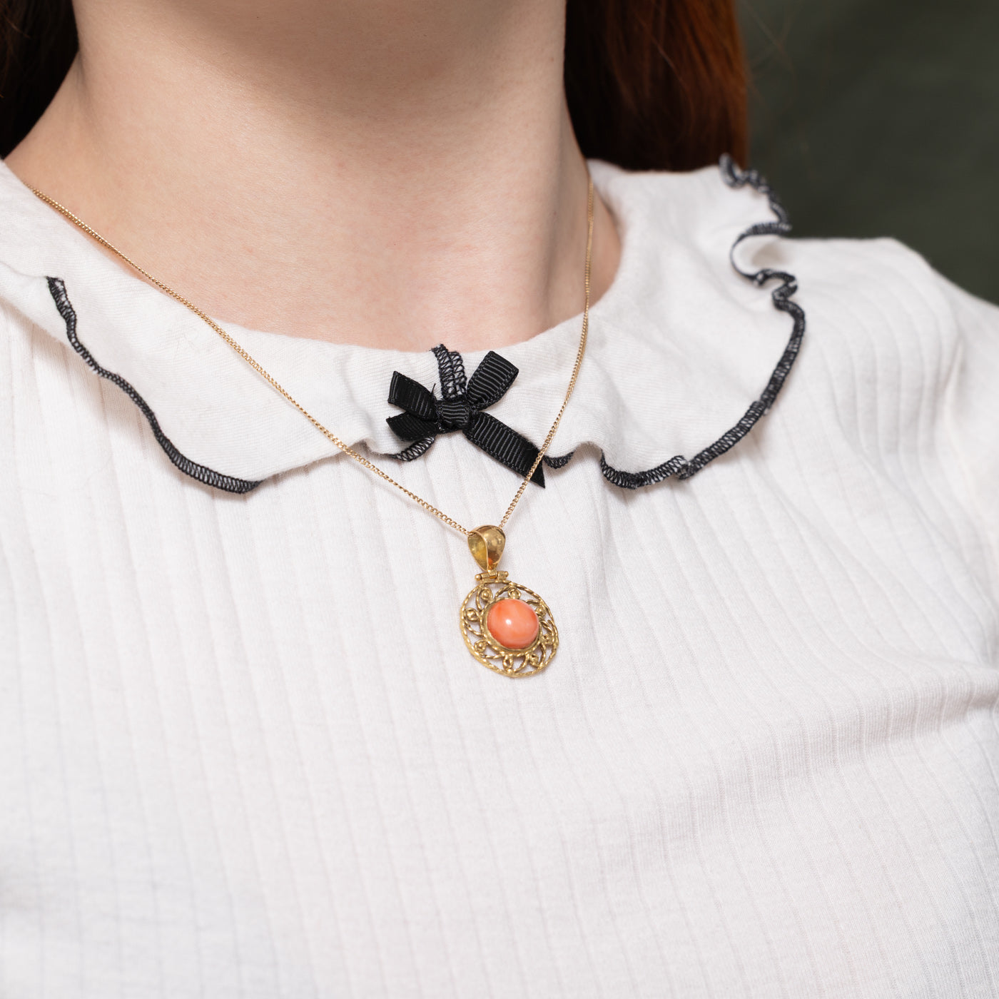 18k Cabochon Coral Openwork Pendant | 3.73ct