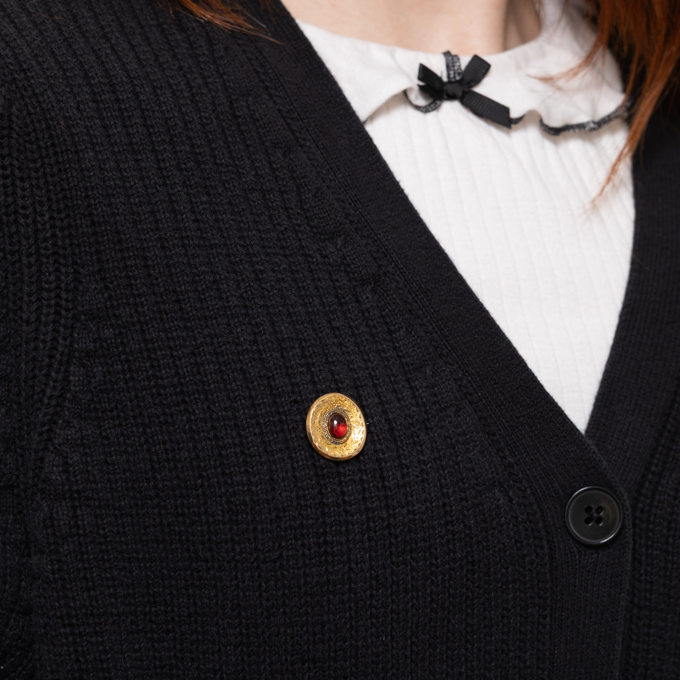 Cabochon Garnet Engraved Nature Motif Brooch | 1.84ct