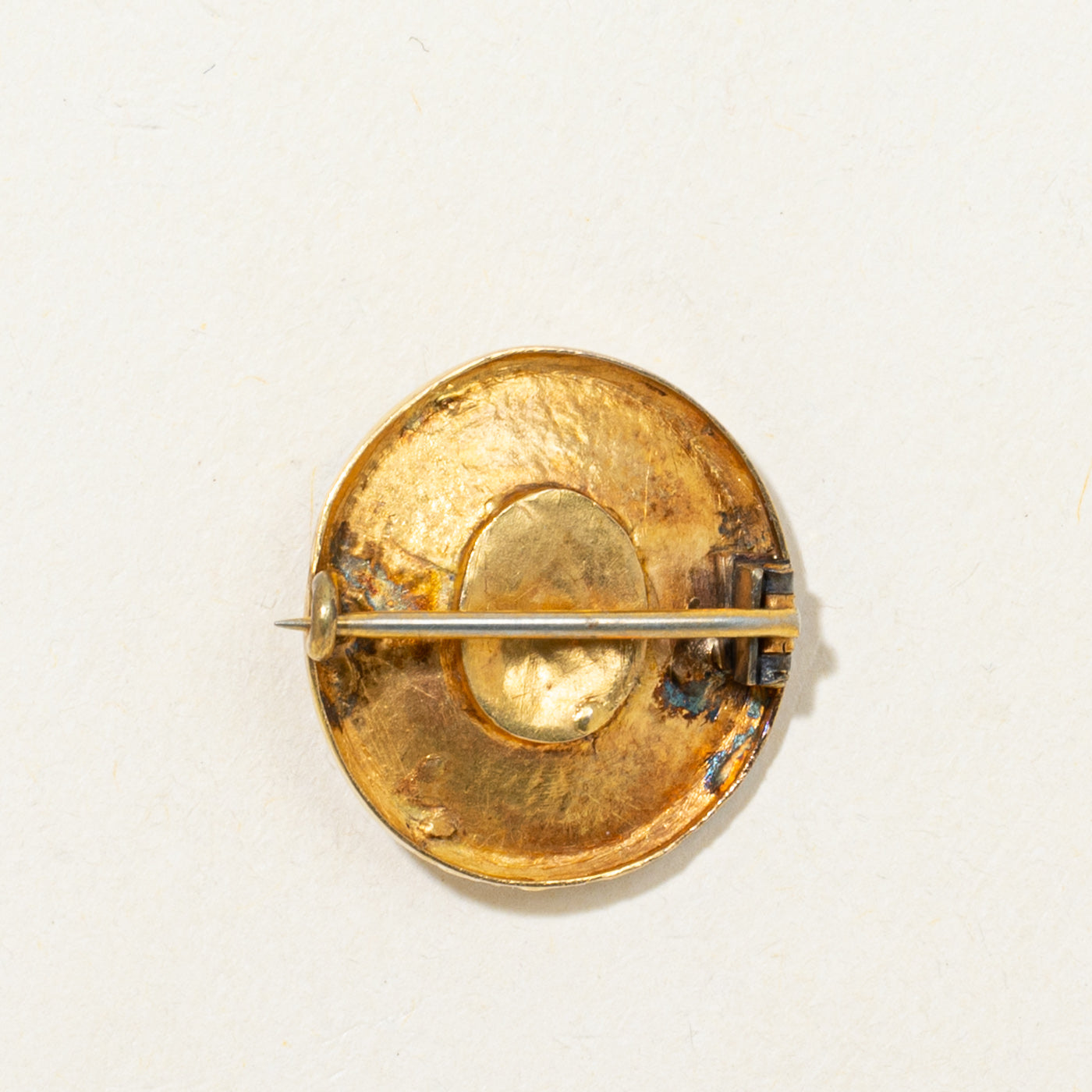 Cabochon Garnet Engraved Nature Motif Brooch | 1.84ct