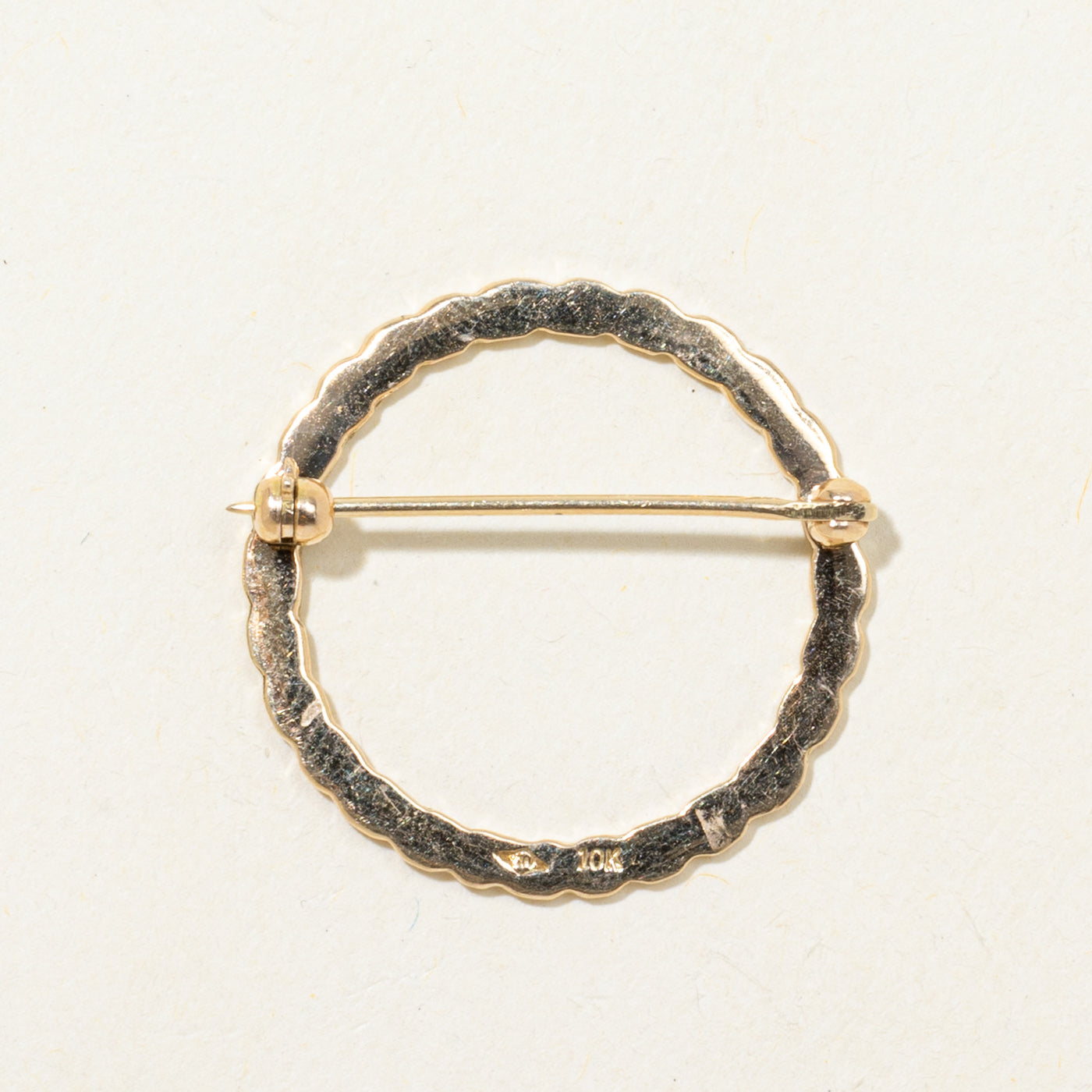 10k Yellow Gold Textured Circle Brooch