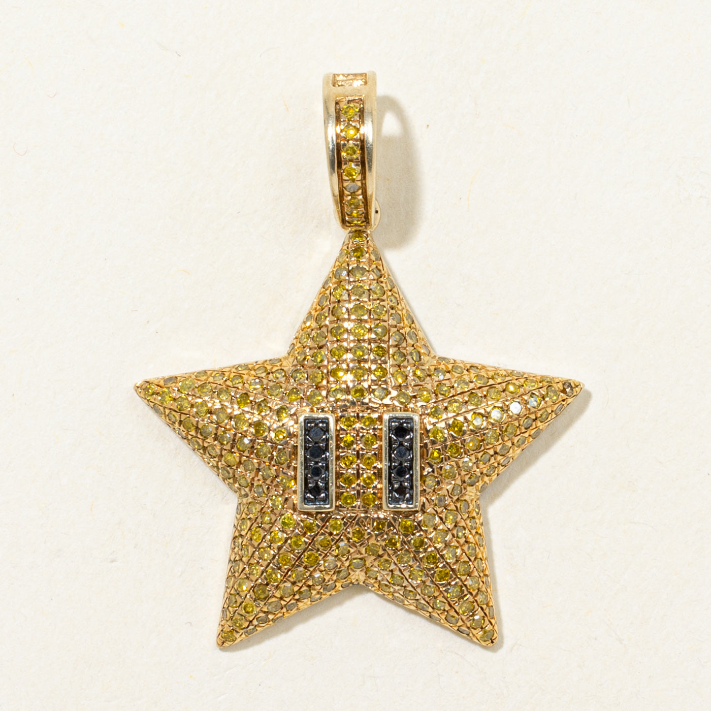 Pendentif étoile « Super Mario Bros. » diamant jaune et noir | 0,74 ct