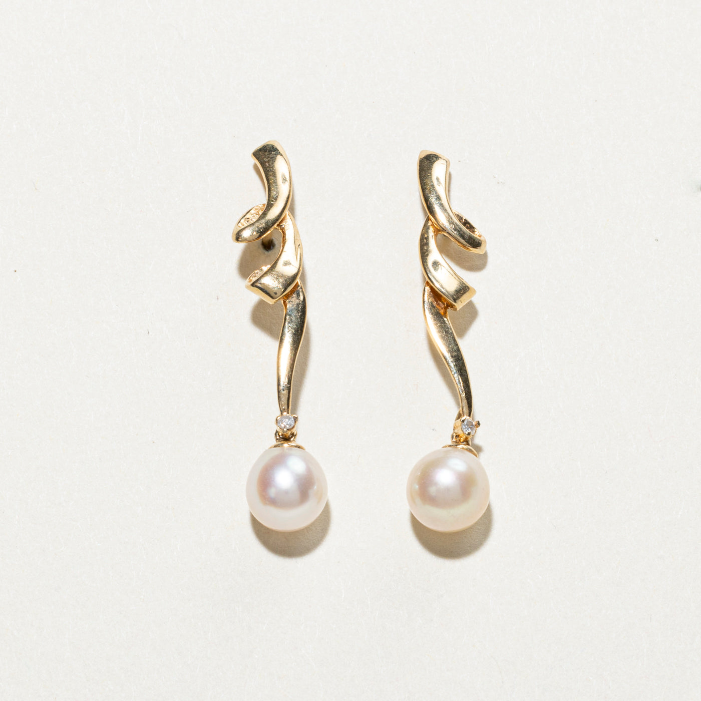 Boucles d'oreilles pendantes en perles tourbillonnantes 14 carats