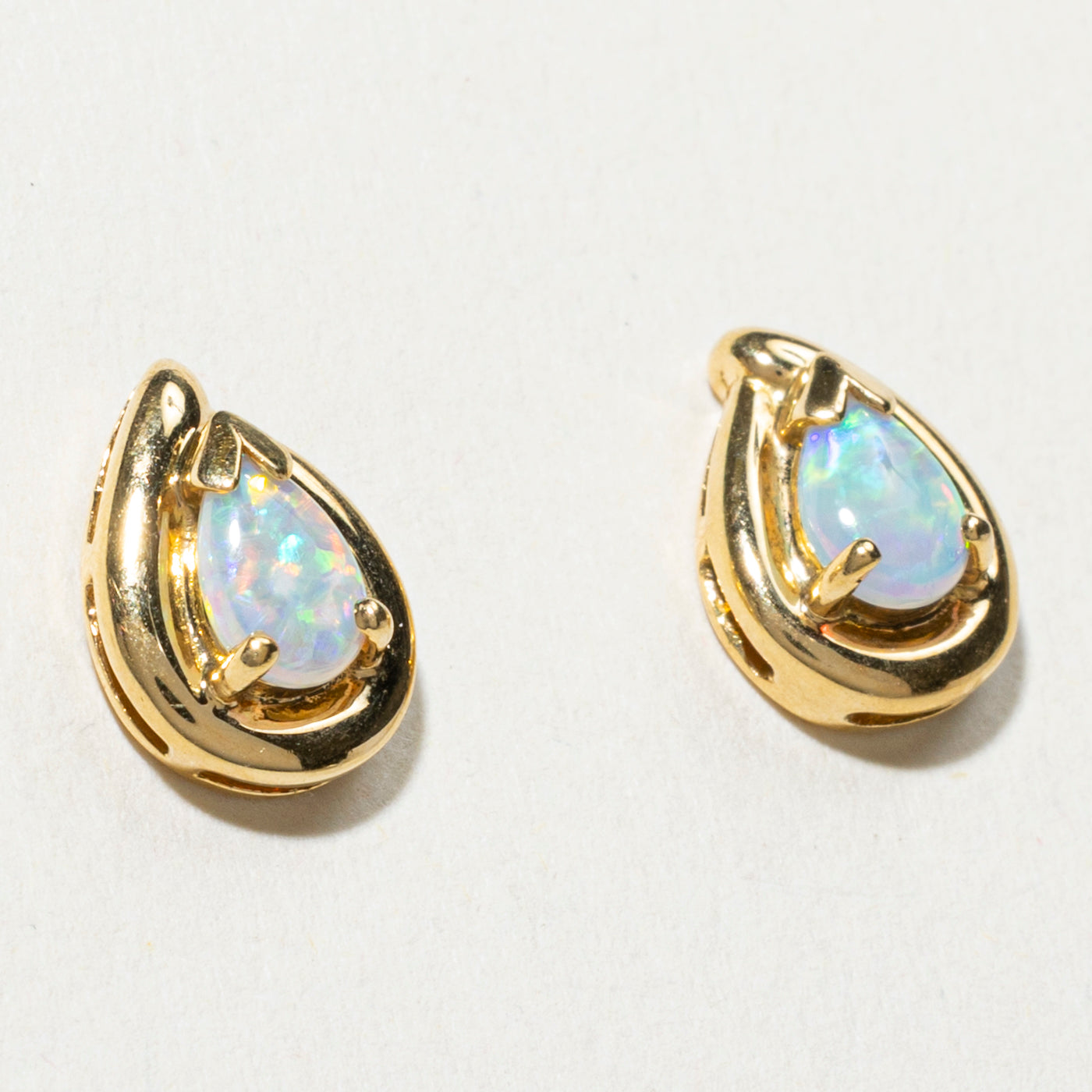 18K Pear Cabochon Opal Grooved Stud Earrings | 0.34ctw