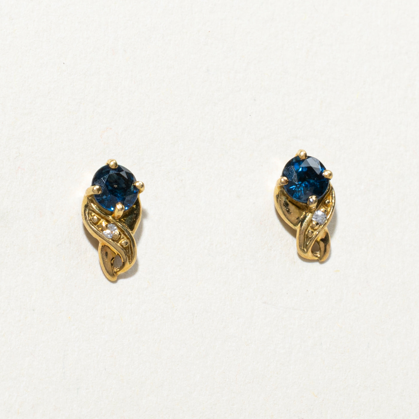 18K Sapphire & Diamond Stud Earrings | 0.26ctw, 0.004ct