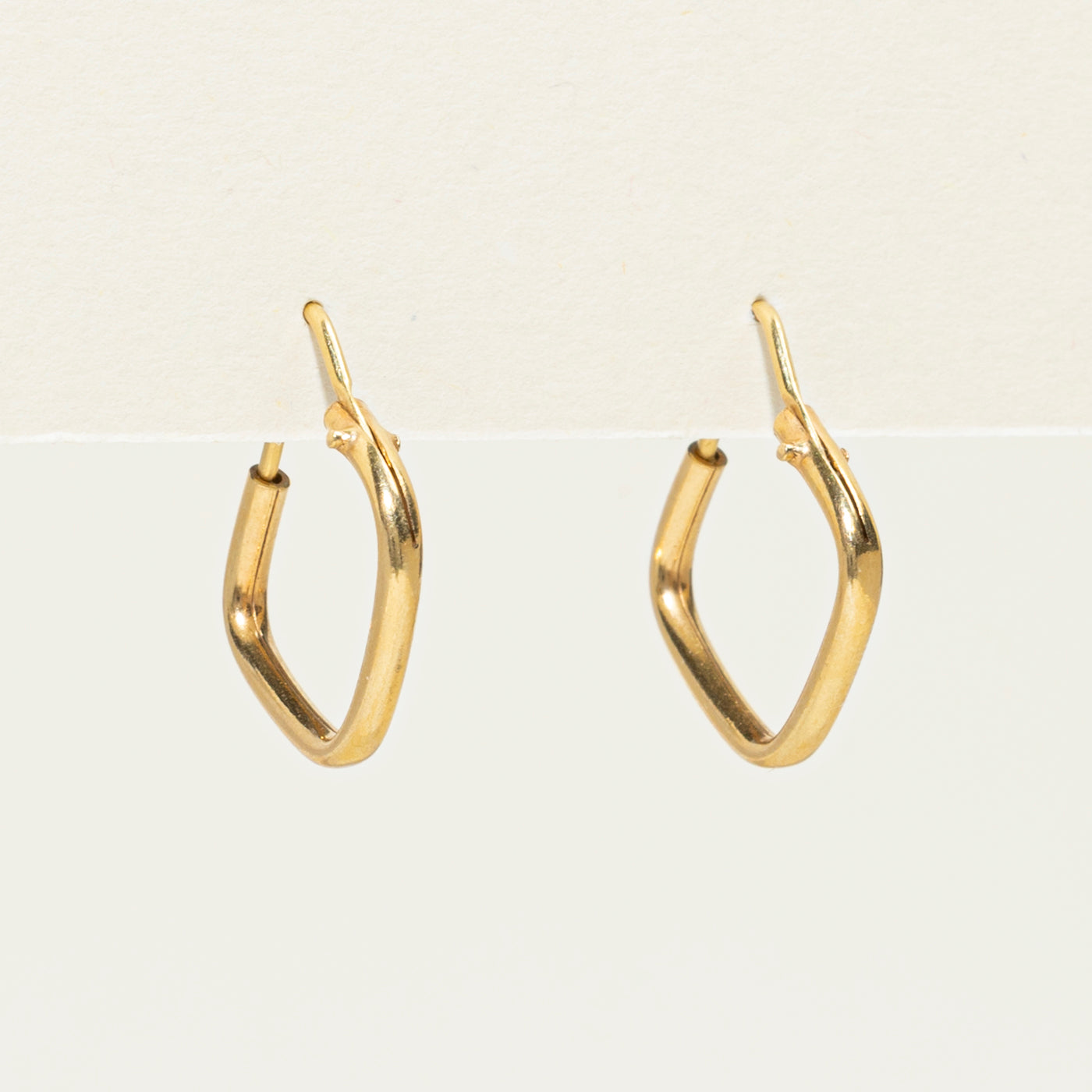 Boucles d'oreilles créoles carrées souples en or 18 carats