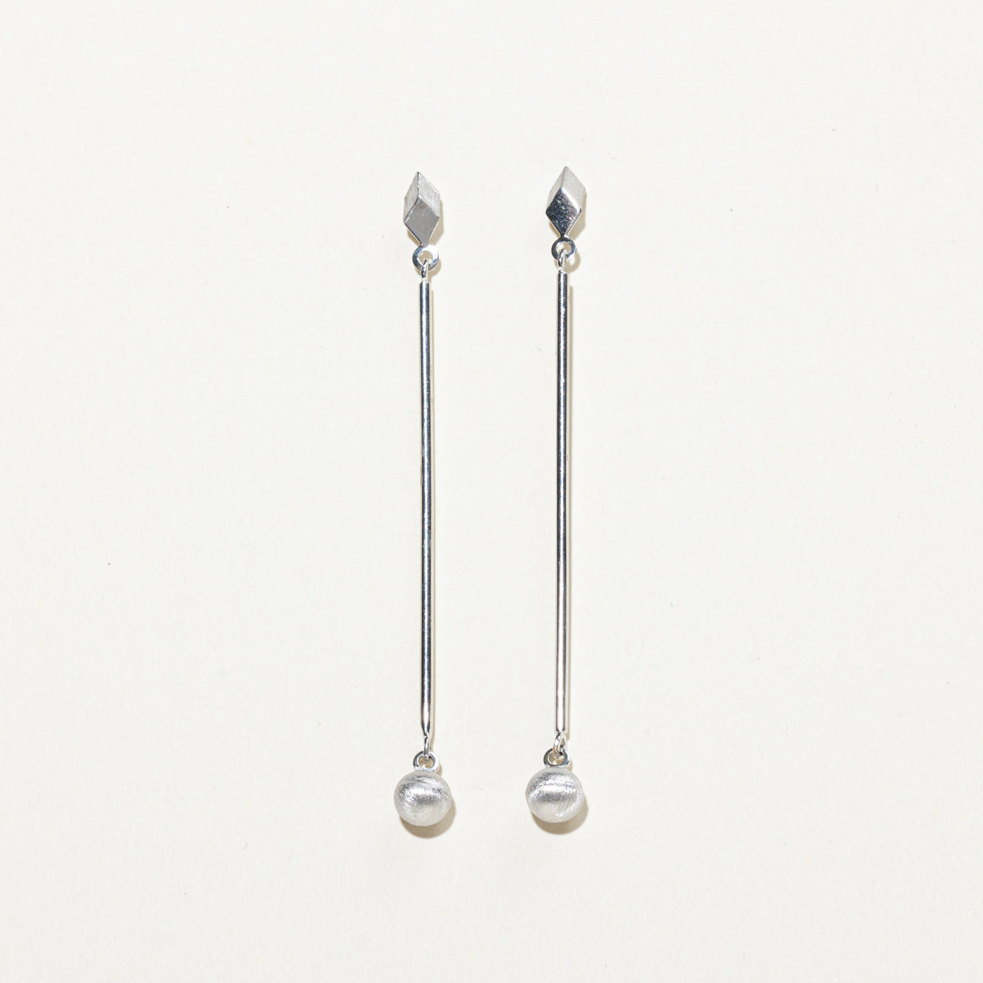 Boucles d'oreilles pendantes en or blanc 10 carats