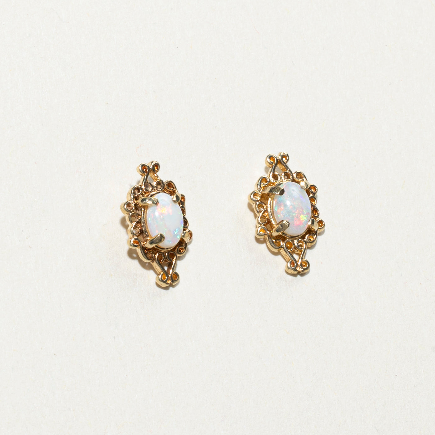 Boucles d'oreilles puces ornées d'opale 10 carats