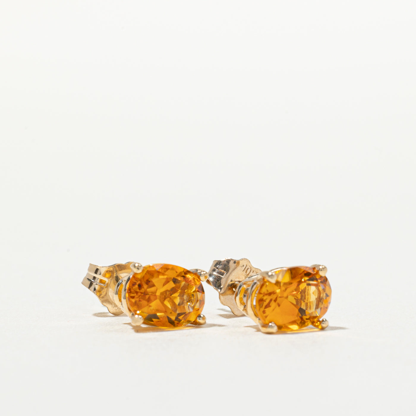 Boucles d'oreilles puces en citrine ovale 14 carats