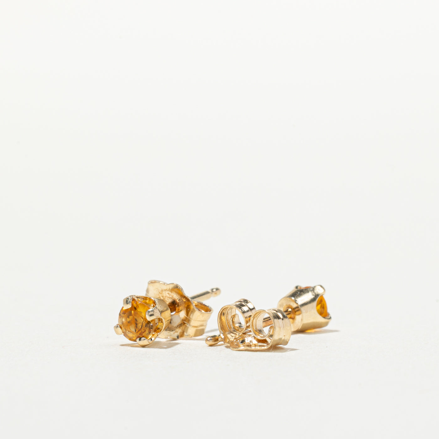 Boucles d'oreilles puces en citrine taille ronde 14 carats