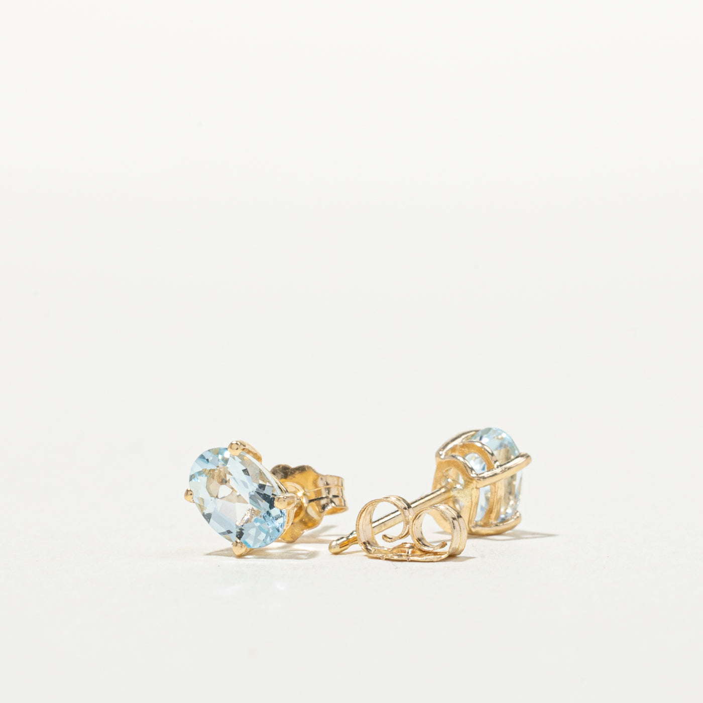 14K Oval Cut Aquamarine Stud Earrings