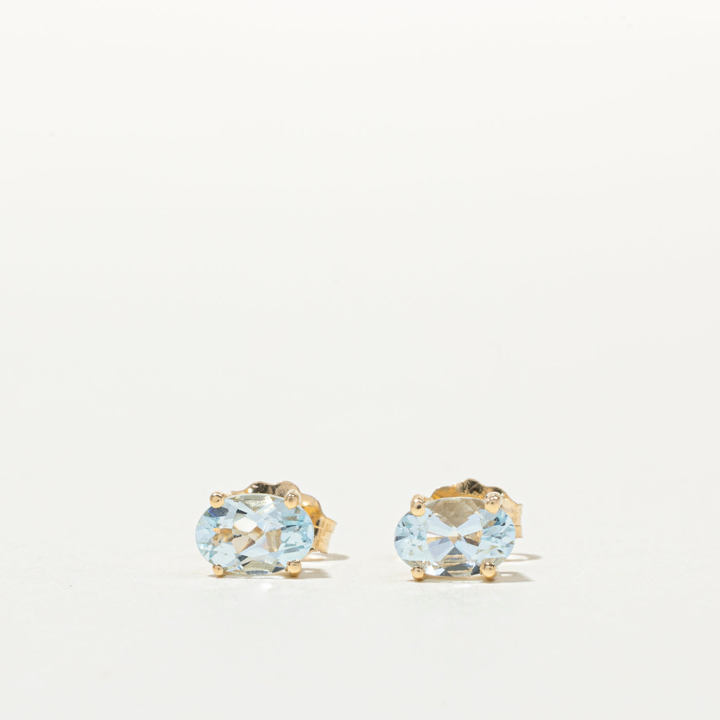 14K Oval Cut Aquamarine Stud Earrings