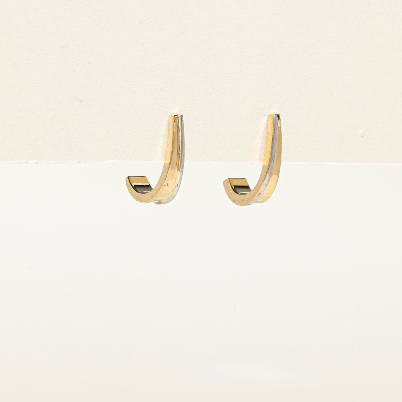 Boucles d'oreilles demi-huggie en or bicolore 14 carats