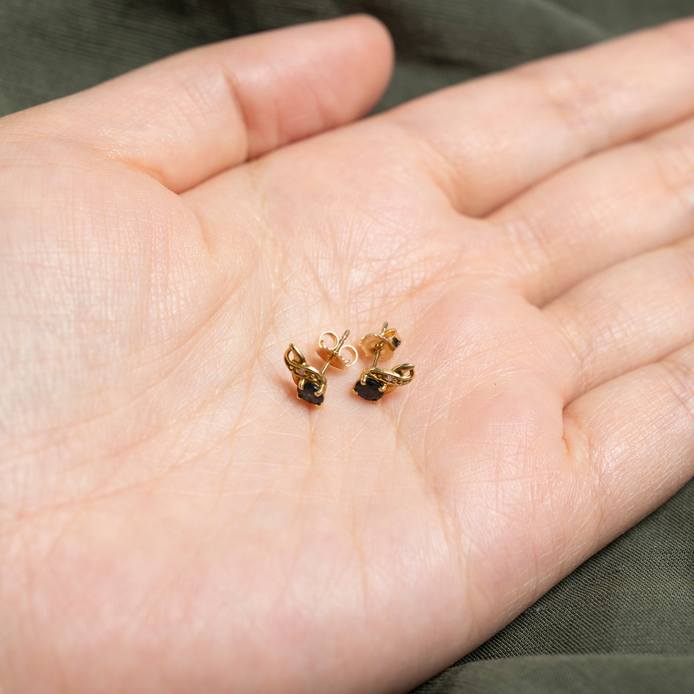 18K Sapphire & Diamond Stud Earrings | 0.26ctw, 0.004ct